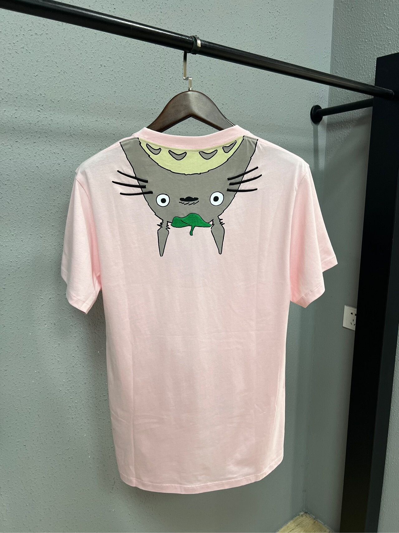 Loewe Loewe Spirited Away Totoro Short-Sleeve Size US 7 / EU 40 - 2 Thumbnail