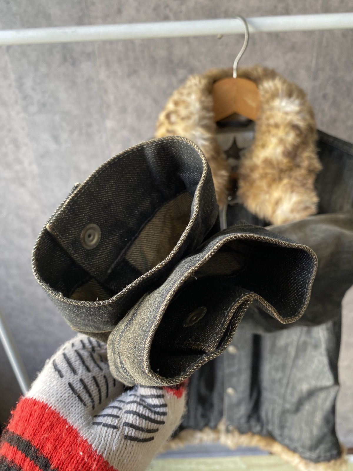 Japanese Brand 2000s Levi’s Fur Faded Black Denim Jacket Size US M / EU 48-50 / 2 - 8 Thumbnail