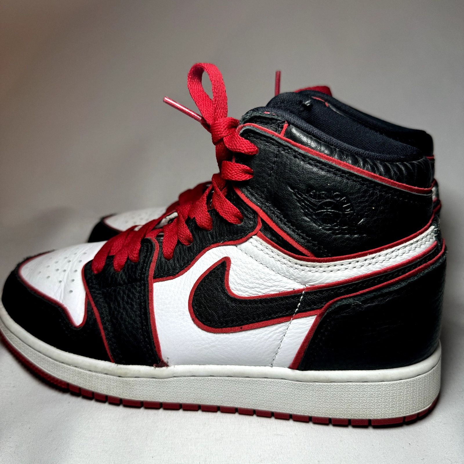 Jordan Brand × Nike Size 5 - Air Jordan 1 Retro High OG BG Bloodline Men's Shoes Size US 5 / EU 37 - 8 Thumbnail