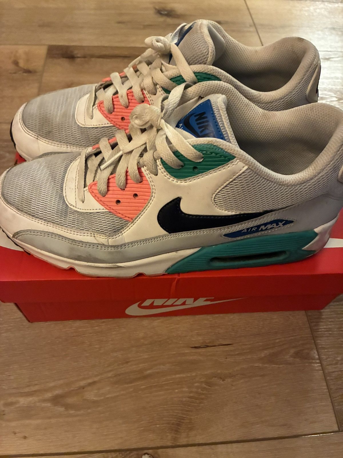 Nike Sneaker bundle 3 pairs. 2 size 11s (Nike) 1 size 10 converse Size US 11 / EU 44 - 4 Thumbnail