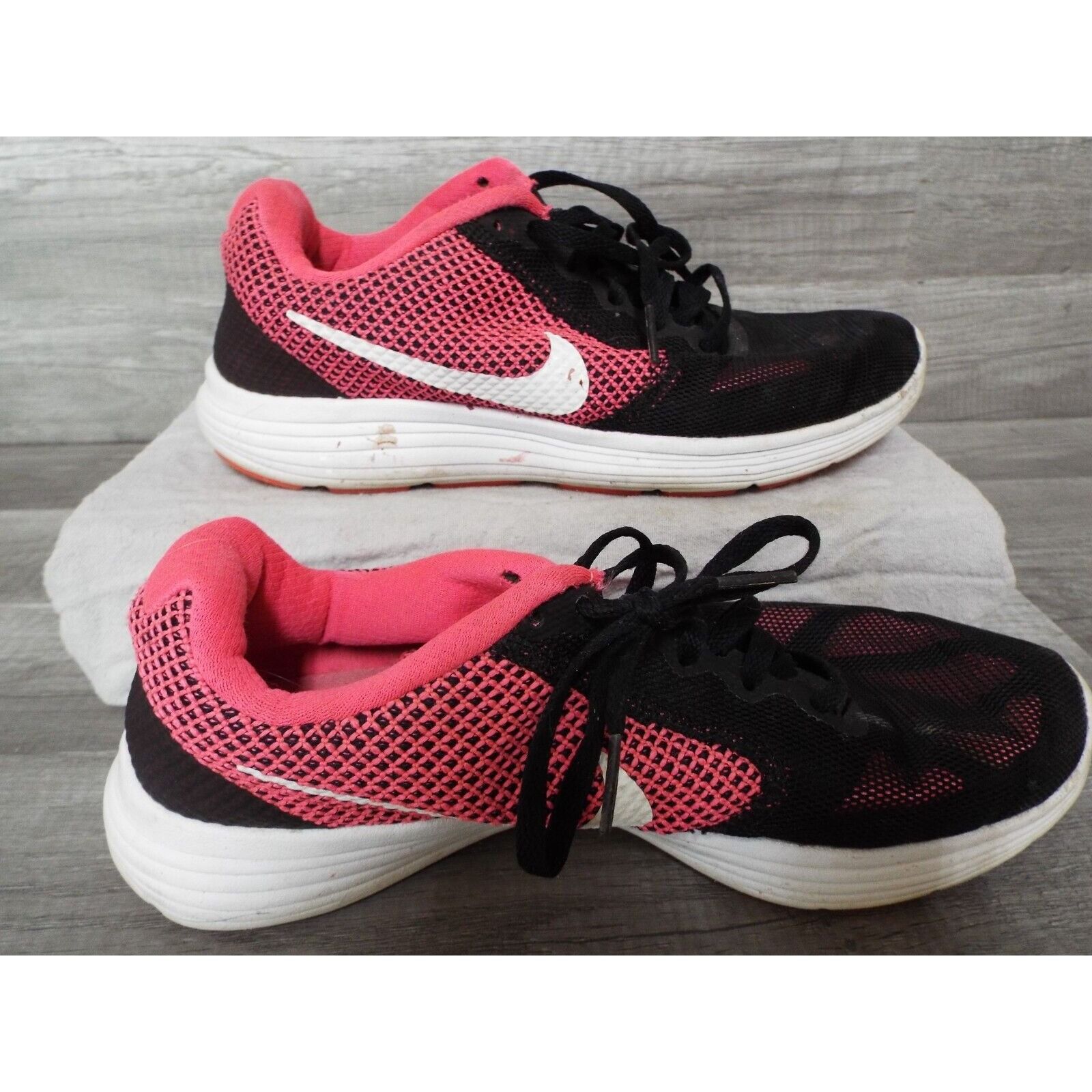 Nike Size 8.5 Nike Womens Revolution 3 819303-600 Pink/black Runn Size US 8.5 / IT 38.5 - 3 Thumbnail