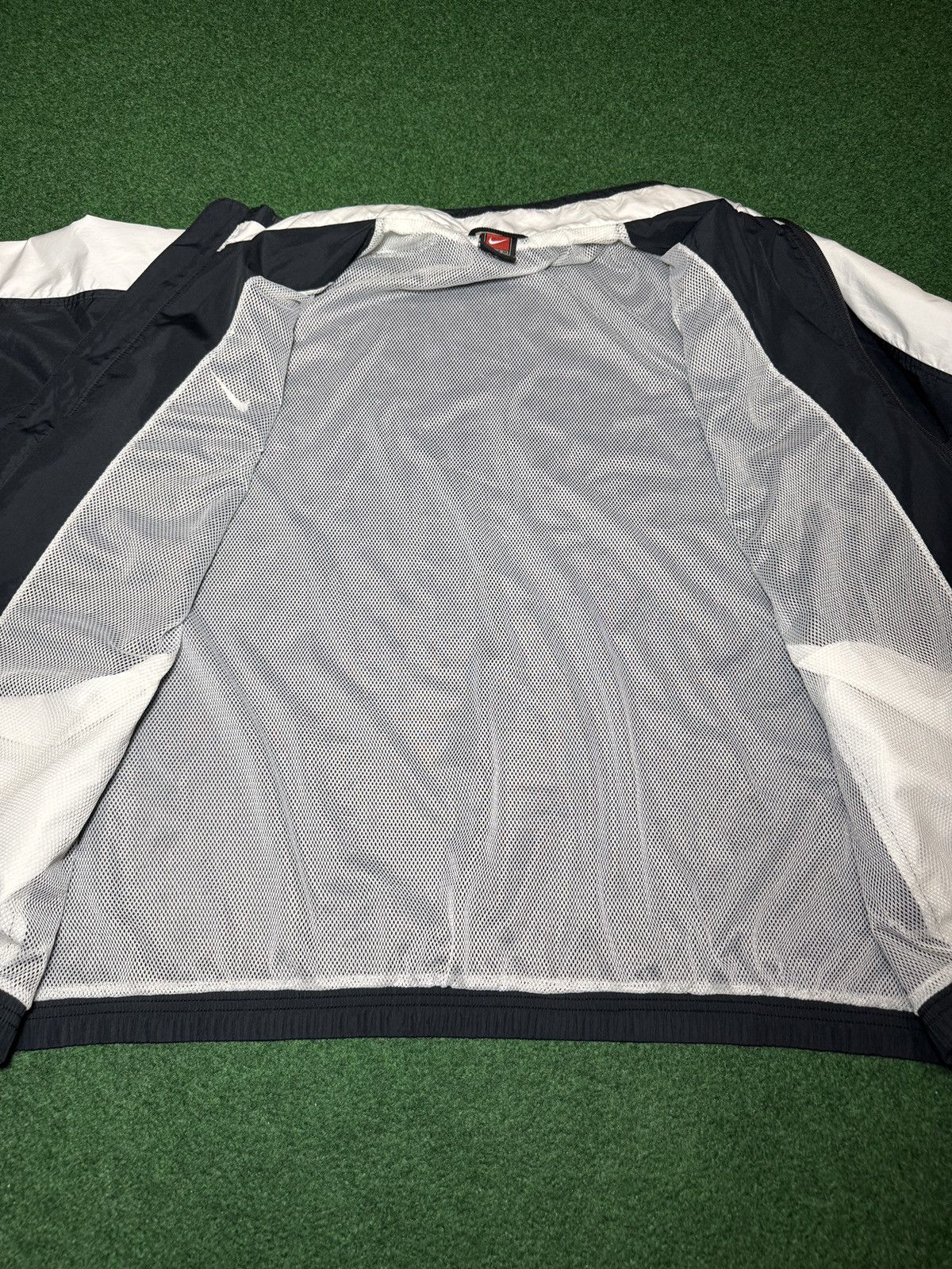 Nike Vintage Nike Windbreaker XL Boxy 28x28 90s Jacket Size US XL / EU 56 / 4 - 4 Thumbnail