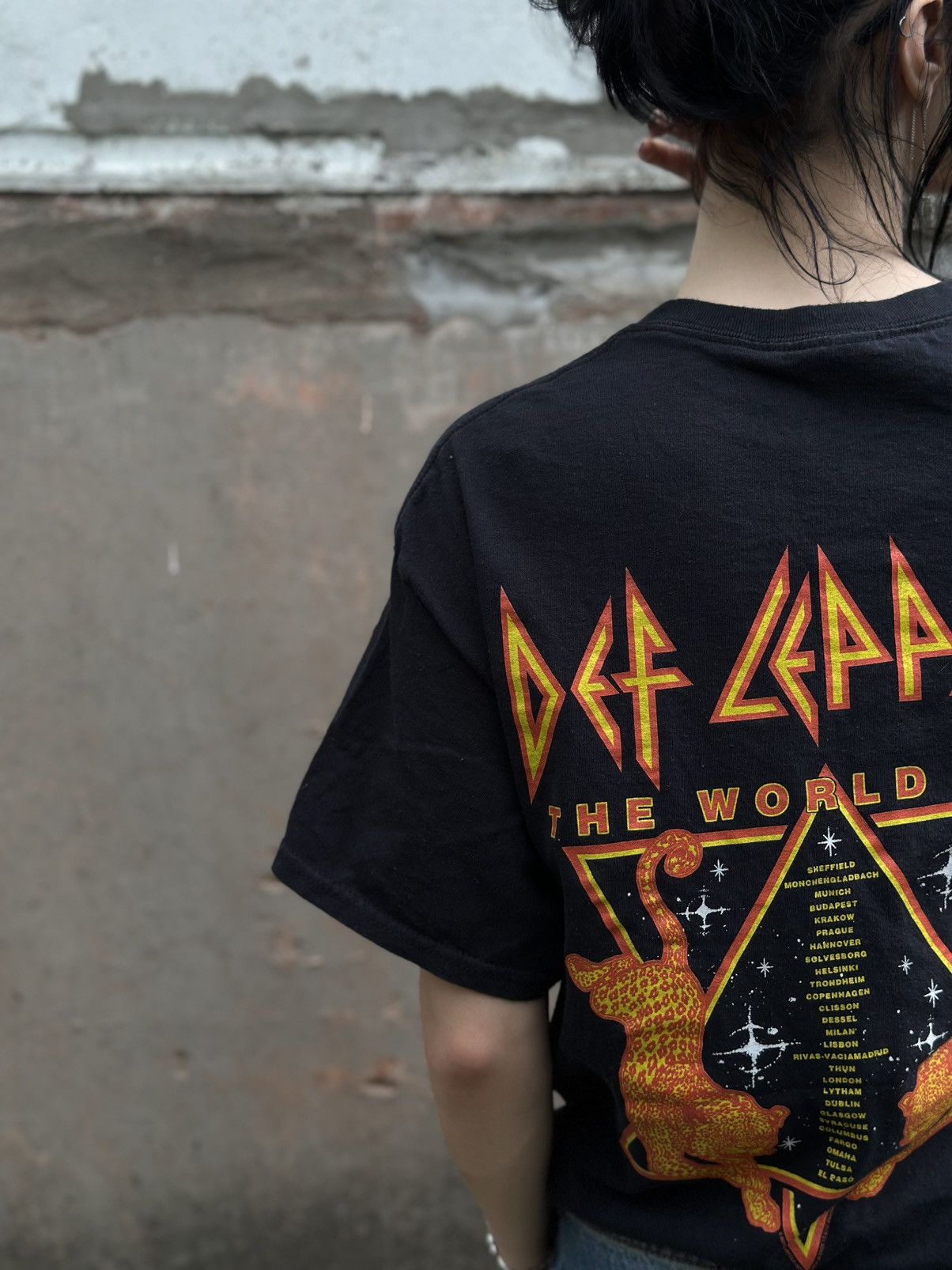 Japanese Brand VTG Adult Def Leppard T-shirts Big Logo Band Rock Tour 00s Size US L / EU 52-54 / 3 - 5 Thumbnail