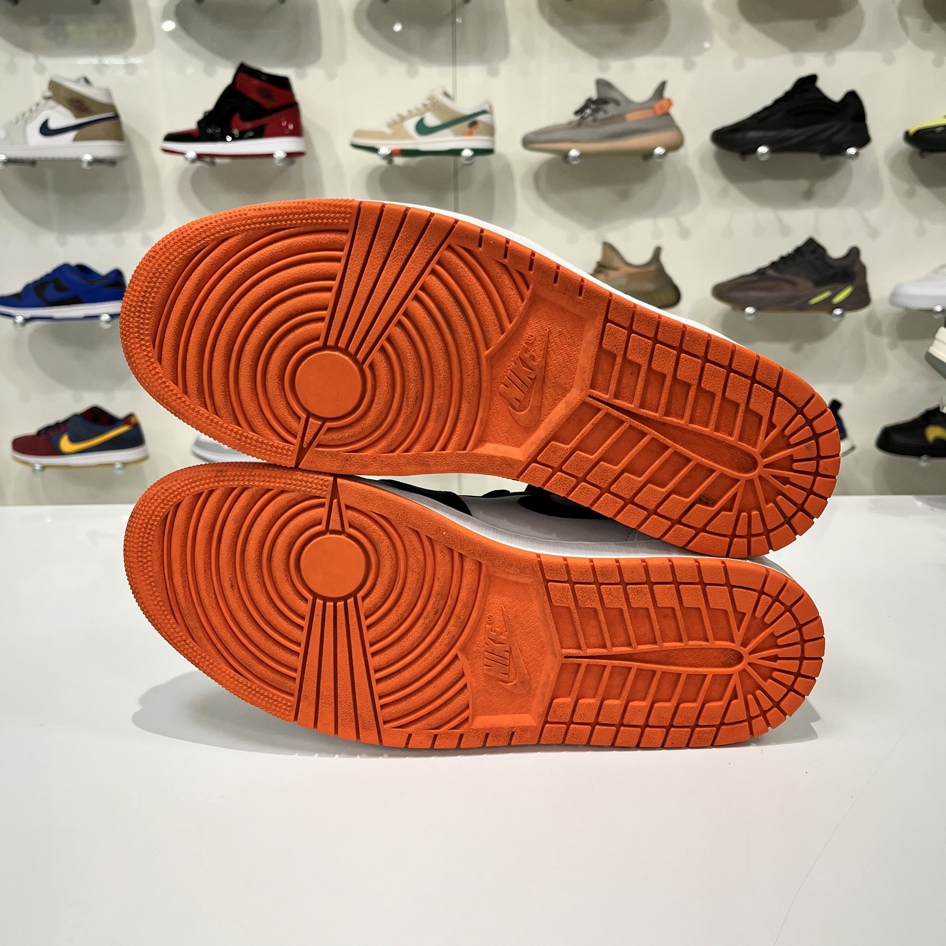 Nike Air Jordan 1 Retro High Electro Orange Size US 10.5 / EU 43-44 - 11 Thumbnail
