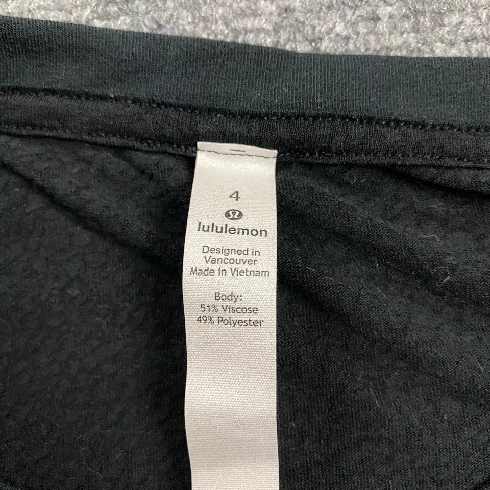 Lululemon Lululemon Top Womens 4 Black Lightweight Performance Size S / US 4 / IT 40 - 2 Thumbnail
