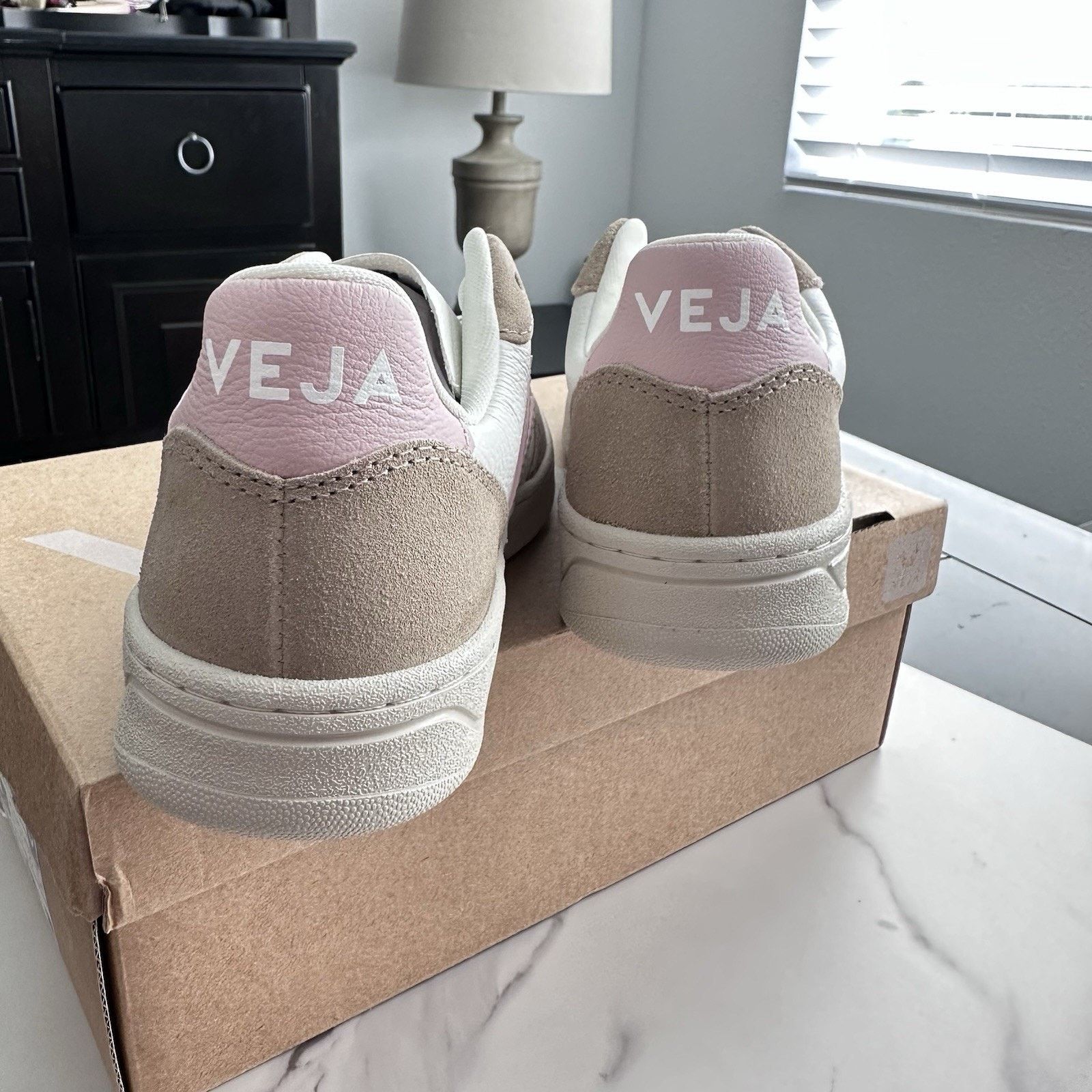 Veja Veja Women's V10 Chromefree White Sahara $160 US 5 EU 36 Size US 5 / IT 35 - 5 Thumbnail