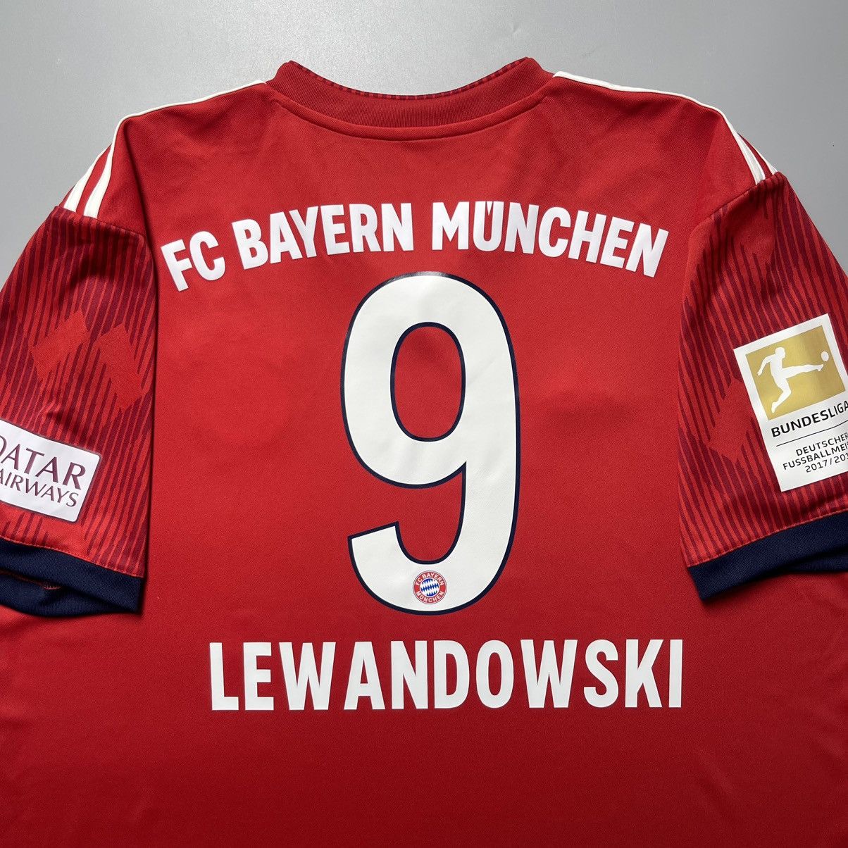 Vintage BAYERN ADIDAS 2018/2019 FOOTBALL HOME JERSEY #9 LEWANDOWSKI Size US XL / EU 56 / 4 - 8 Thumbnail