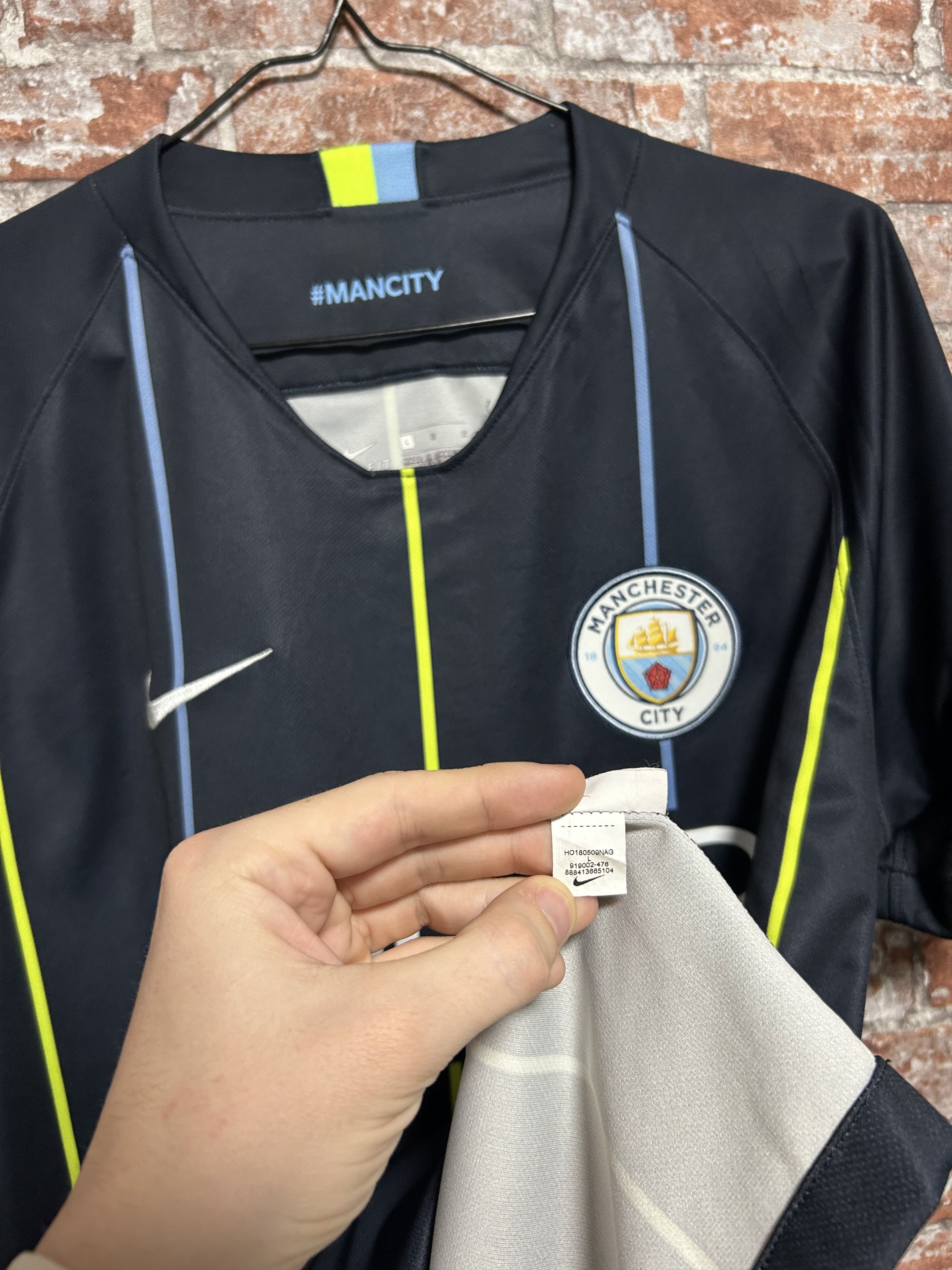 Nike Manchester City 2018 2019 Away Football Shirt 919002-476 Size US L / EU 52-54 / 3 - 7 Thumbnail