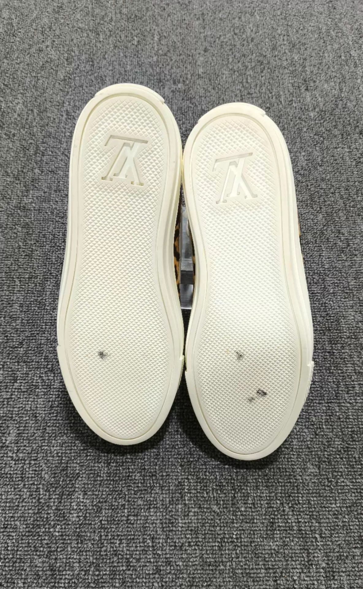 Louis Vuitton LV Women's White Leopard Print Logo High Top 37.5 Size US 7 / IT 37 - 6 Thumbnail