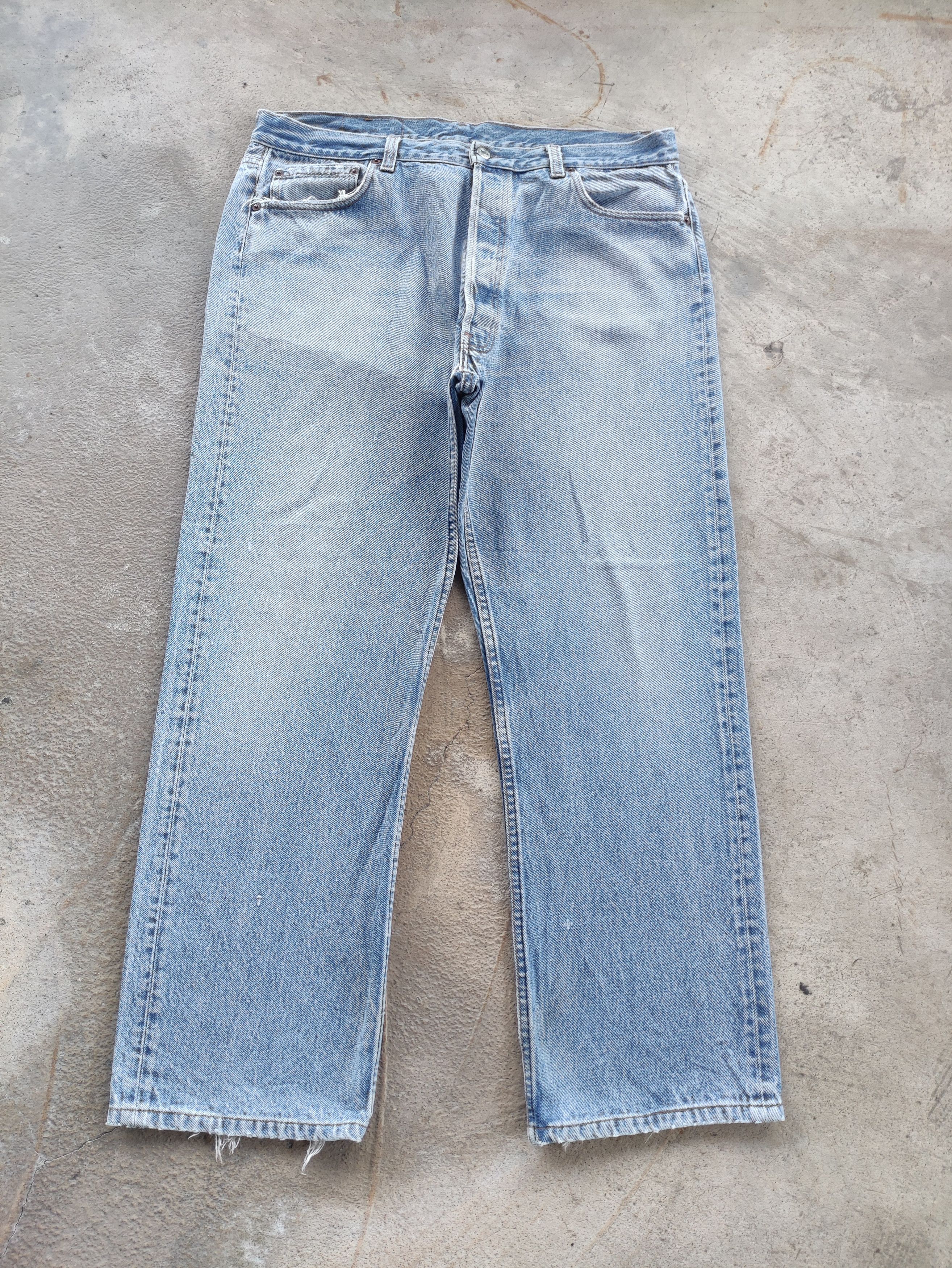 Levi's Vintage Levis Button Jean Distressed Faded Denim Size US 37 - 1 Thumbnail