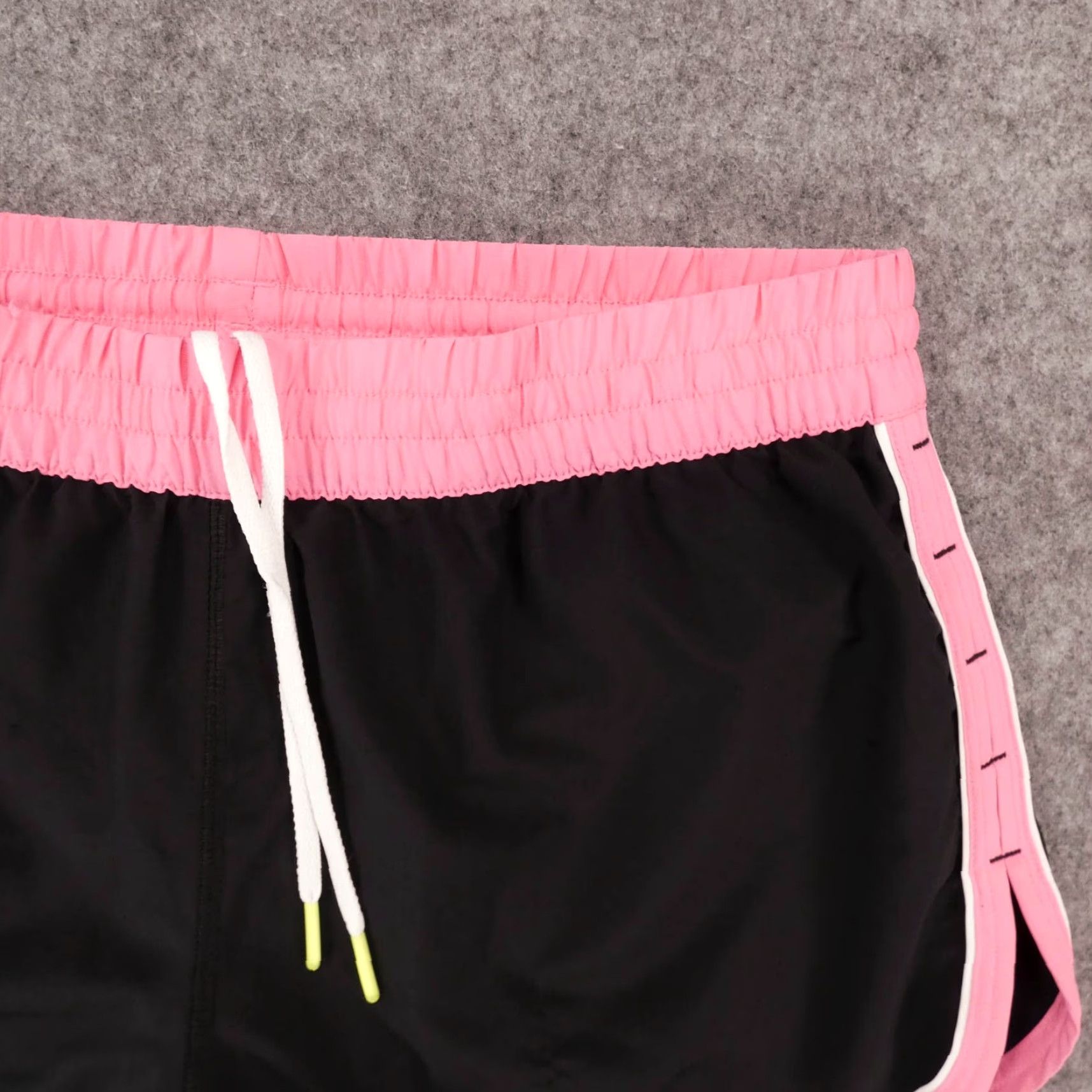 Under Armour Under Armour Shorts Women Medium Lined Black Pink Elastic Waist Drawstring Logo Size 24" / US 00 / IT 34 - 5 Thumbnail