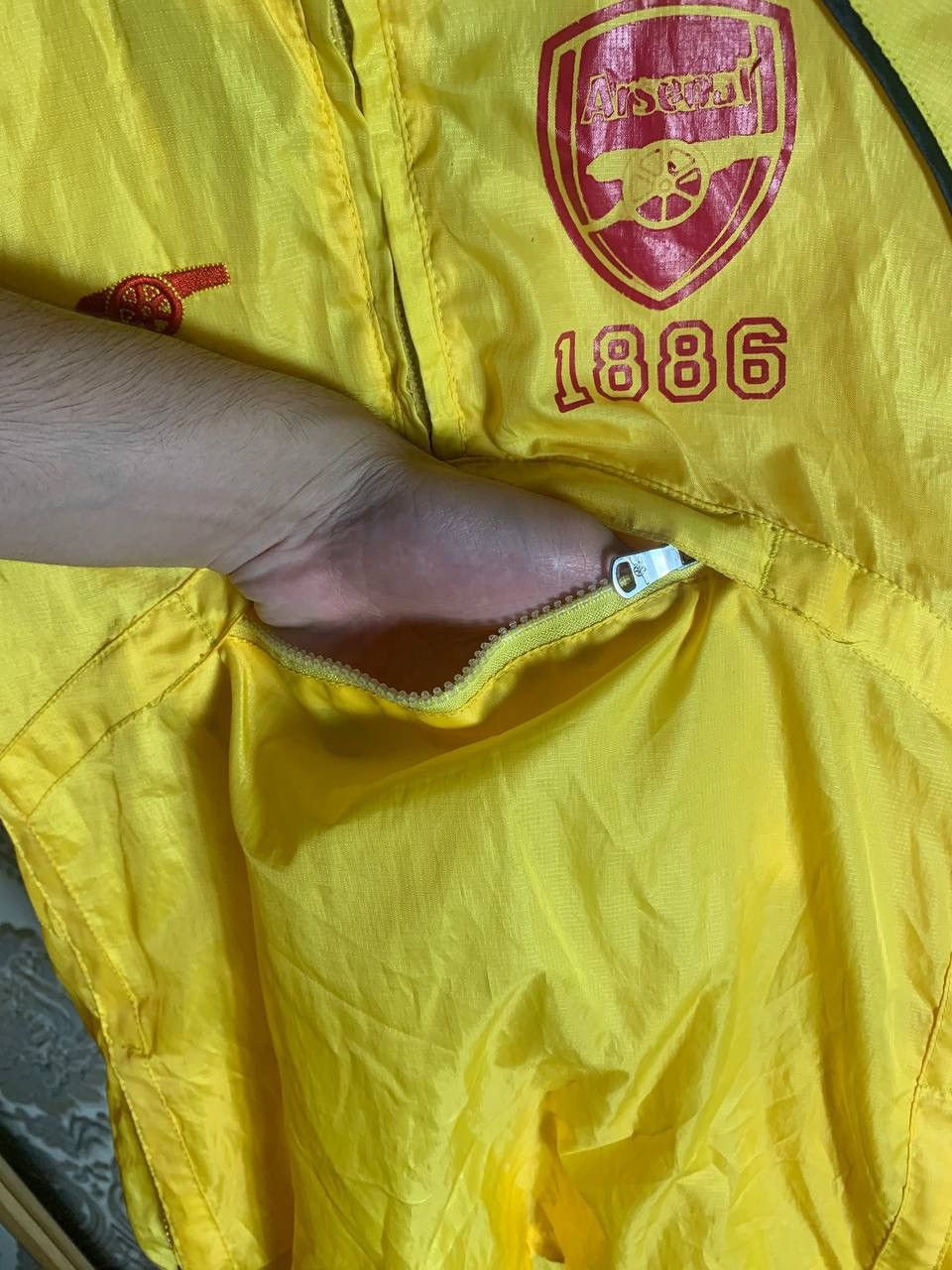 Vintage VERY RARE ARSENAL LONDON ENGLAND SOCCER JERSEY LIGHT JACKET Size US S / EU 44-46 / 1 - 7 Thumbnail