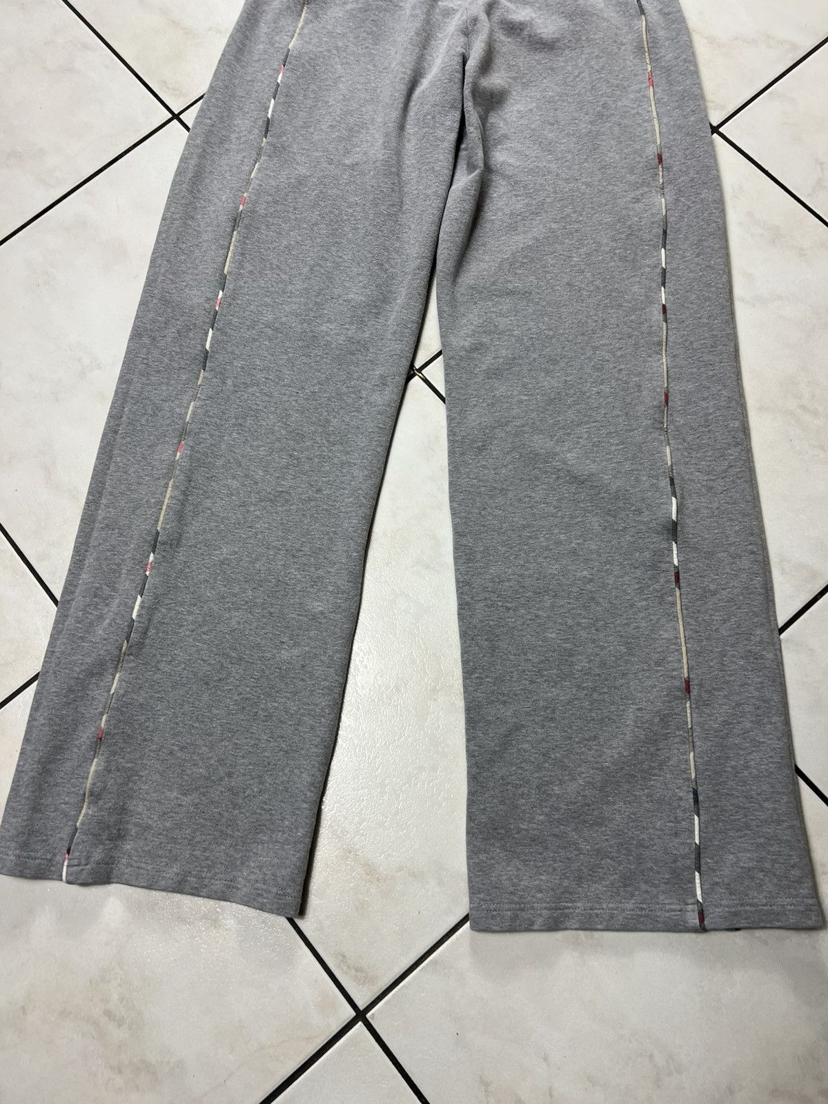 Burberry Vintage Burberry y2k juicy stripe check baggy sweatpants Size 27" / US 4 / IT 40 - 18 Thumbnail