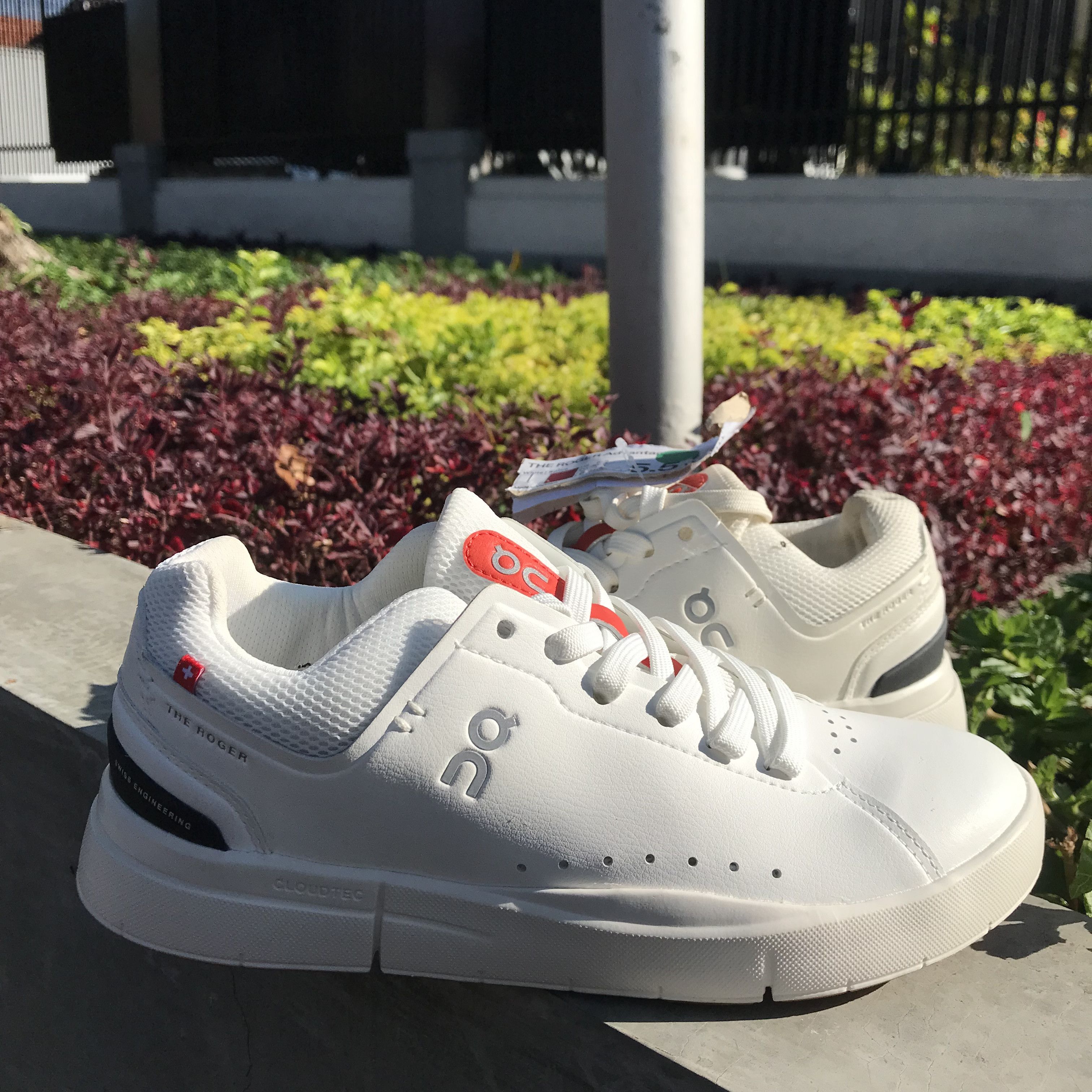 On On Cloud THE ROGER Advantage All White Bnwt Brand New Size US 5 / EU 37 - 16 Thumbnail