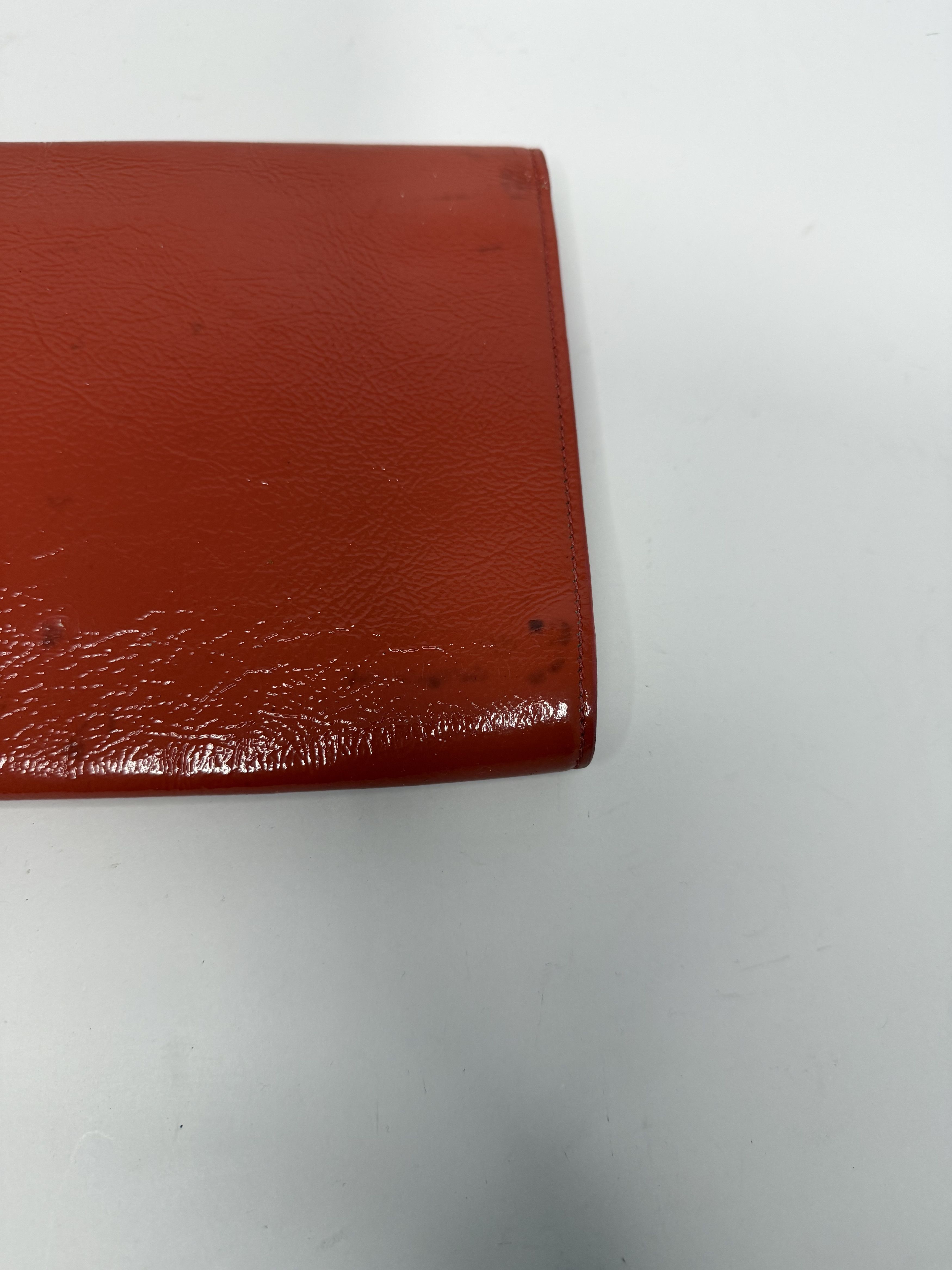 Yves Saint Laurent YVES SAINT LAURENT Dark Patent Leather Belle De Jour Clutch Size ONE SIZE - 4 Thumbnail