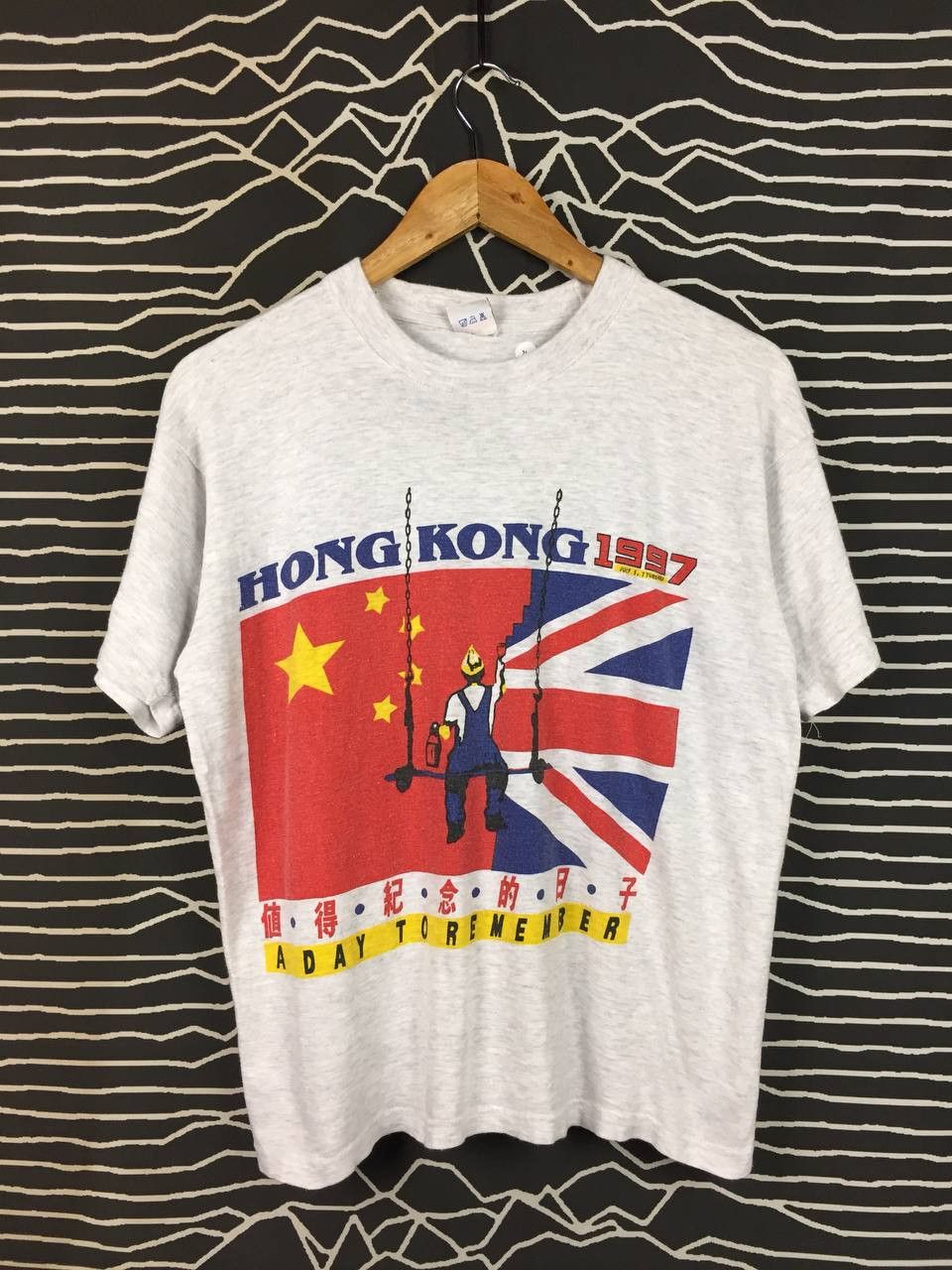 Vintage Vtg 1997 Hong Kong Handover A Day To Remember Tee Size US L / EU 52-54 / 3 - 1 Thumbnail