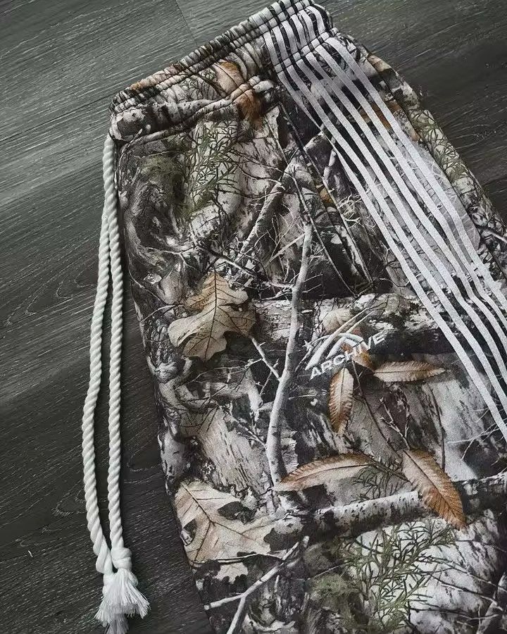 Japanese Brand Camouflage Elastic Waist Stripes Embroidery Baggy Sweatpants Size US 34 / EU 50 - 4 Thumbnail