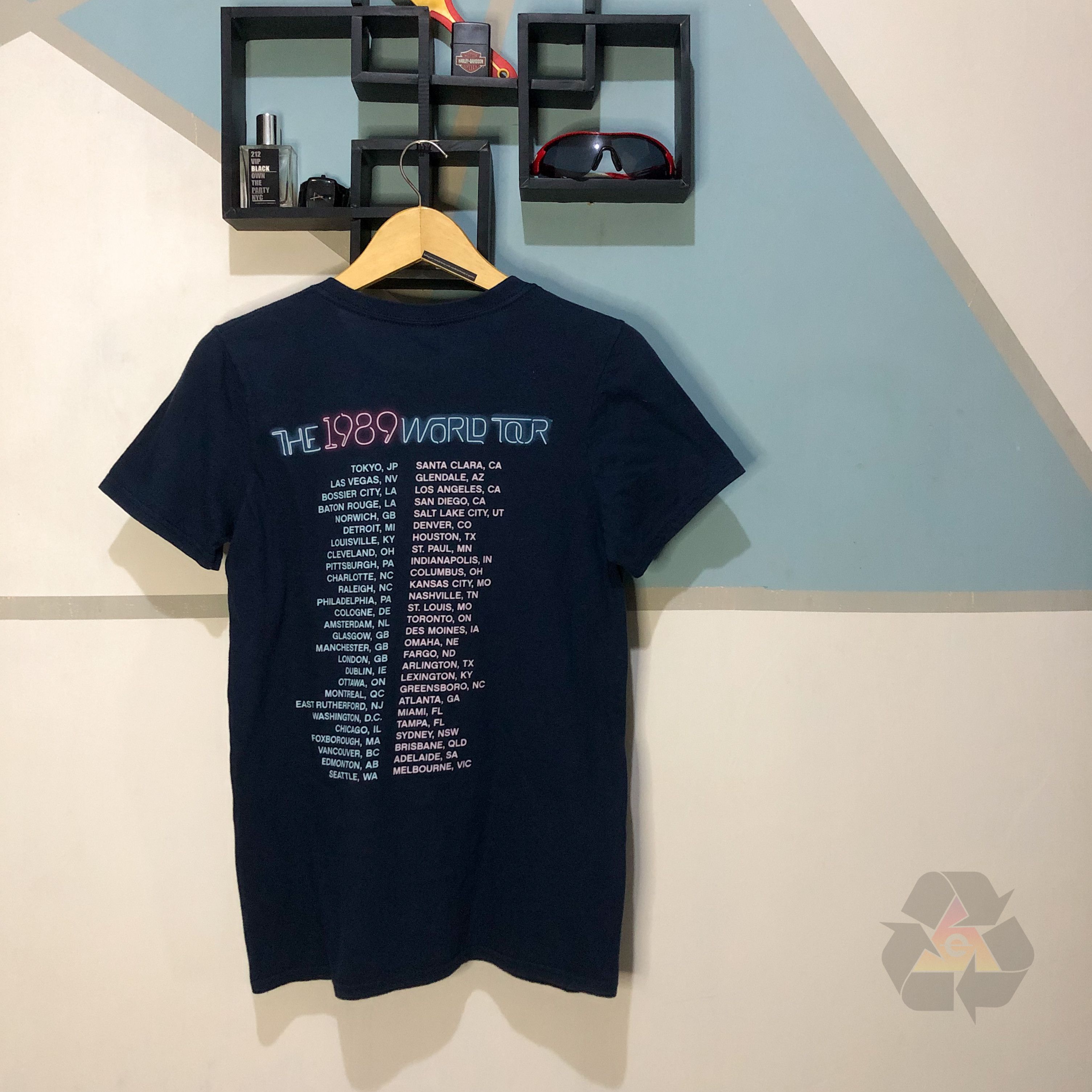 Band Tees Taylor Swift The 1989 World Tour T-Shirt Size S / US 4 / IT 40 - 9 Thumbnail