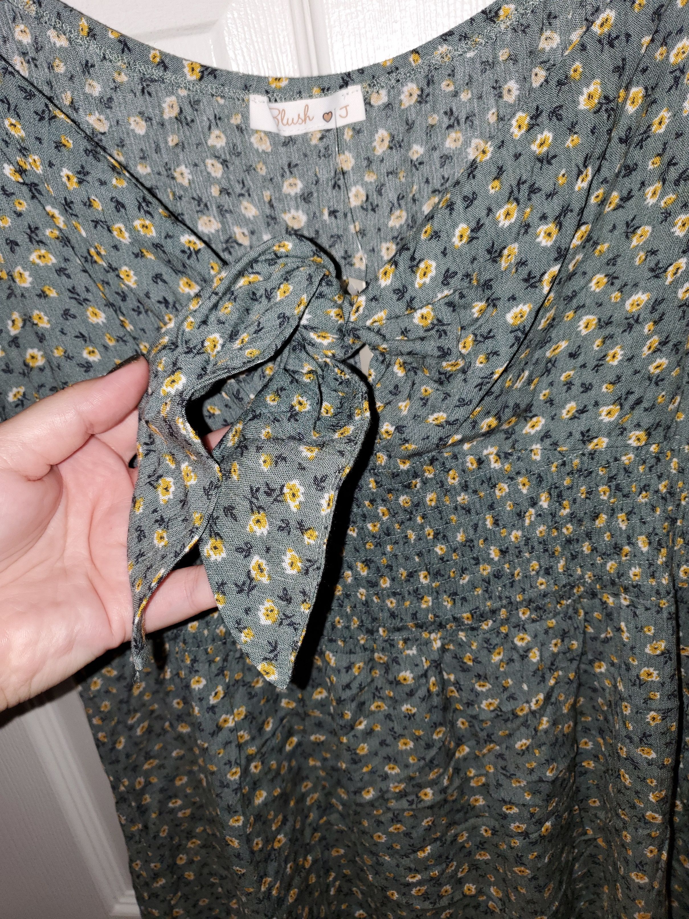 Other *NWT* Plus Size Green Mini Dress w/ Dainty Flowers (2XL) Size XXL / US 16-18 / IT 52-54 - 4 Thumbnail