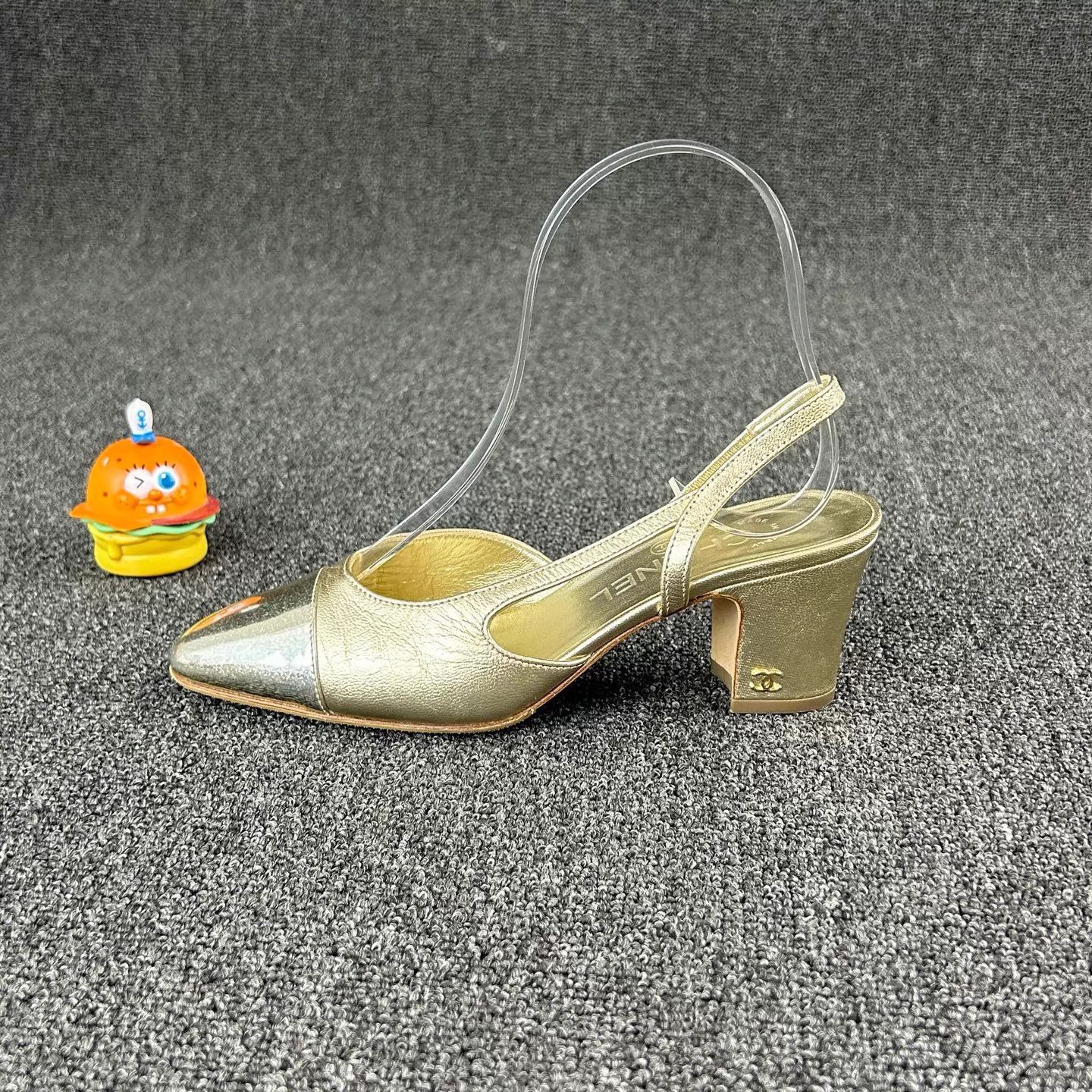 Chanel Chanel Women's Classic Gold Color Blocked Heels 35.5 Size US 5 / IT 35 - 3 Thumbnail