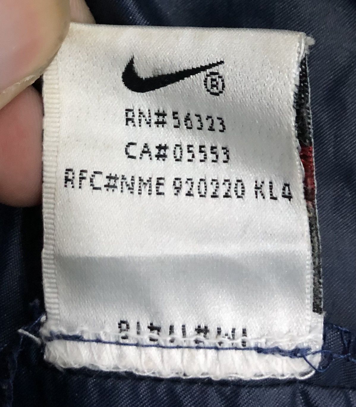 Nike Vintage Nike Windbreaker Jacket – Navy Blue Size US L / EU 52-54 / 3 - 12 Thumbnail