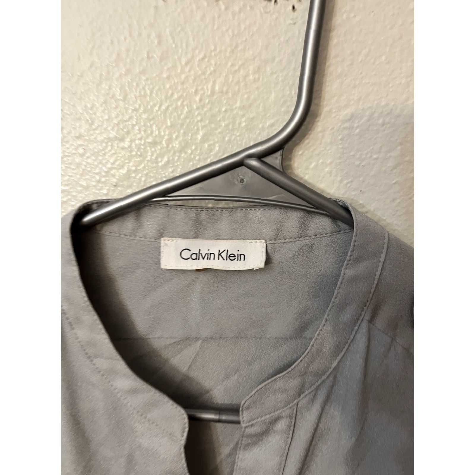 Calvin Klein Calvin Klein CK Women's Button Top Shirt Blouse Gray M Roll-Tab Sleeve V-Neck Long Sleeve Basic Clothing Shirt Womens Size M / US 6-8 / IT 42-44 - 2 Thumbnail