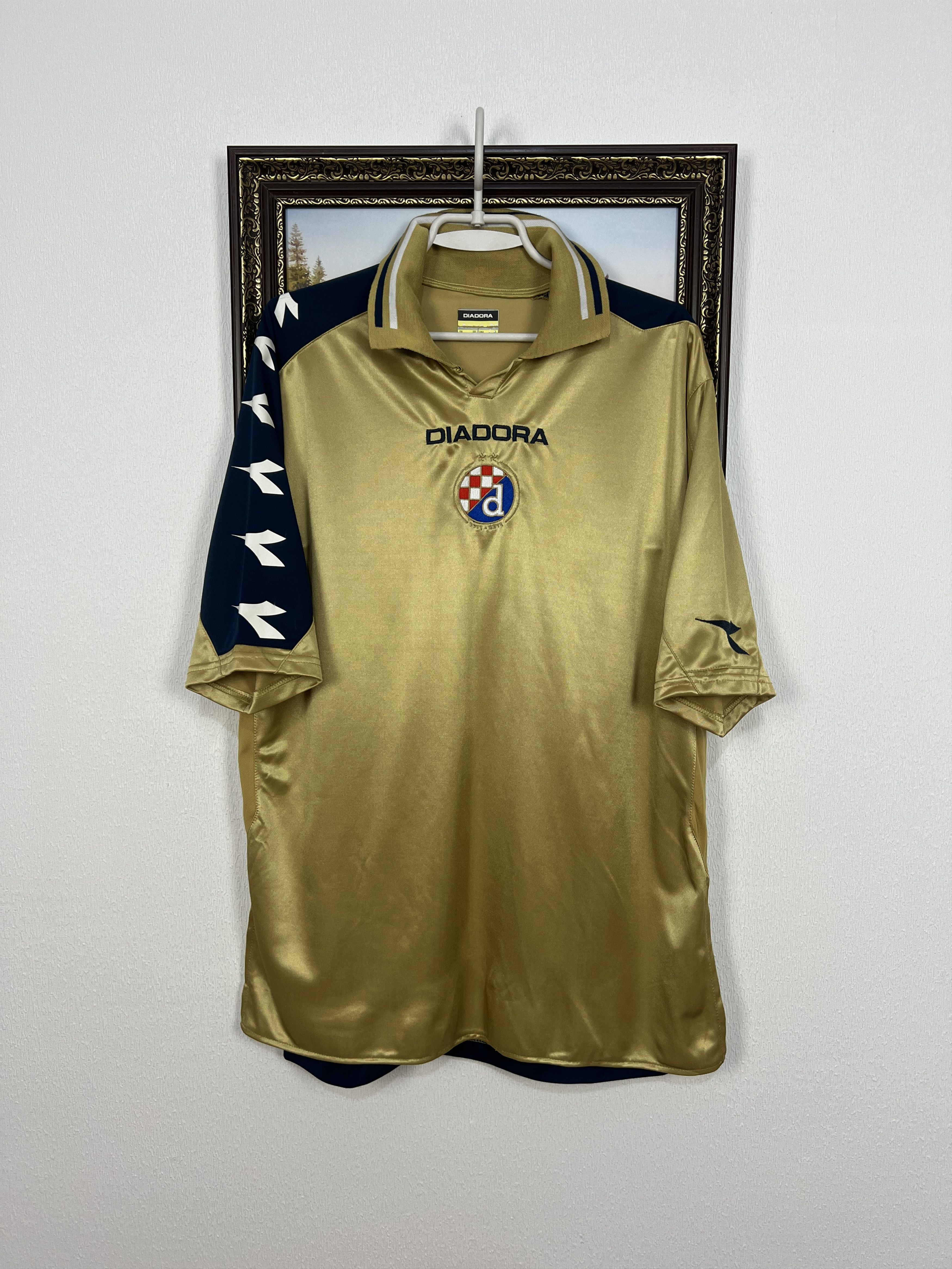 Diadora Dinamo Zagreb 2010 Away Football Shirt Soccer Diadora Mens Size US XL / EU 56 / 4 - 1 Thumbnail