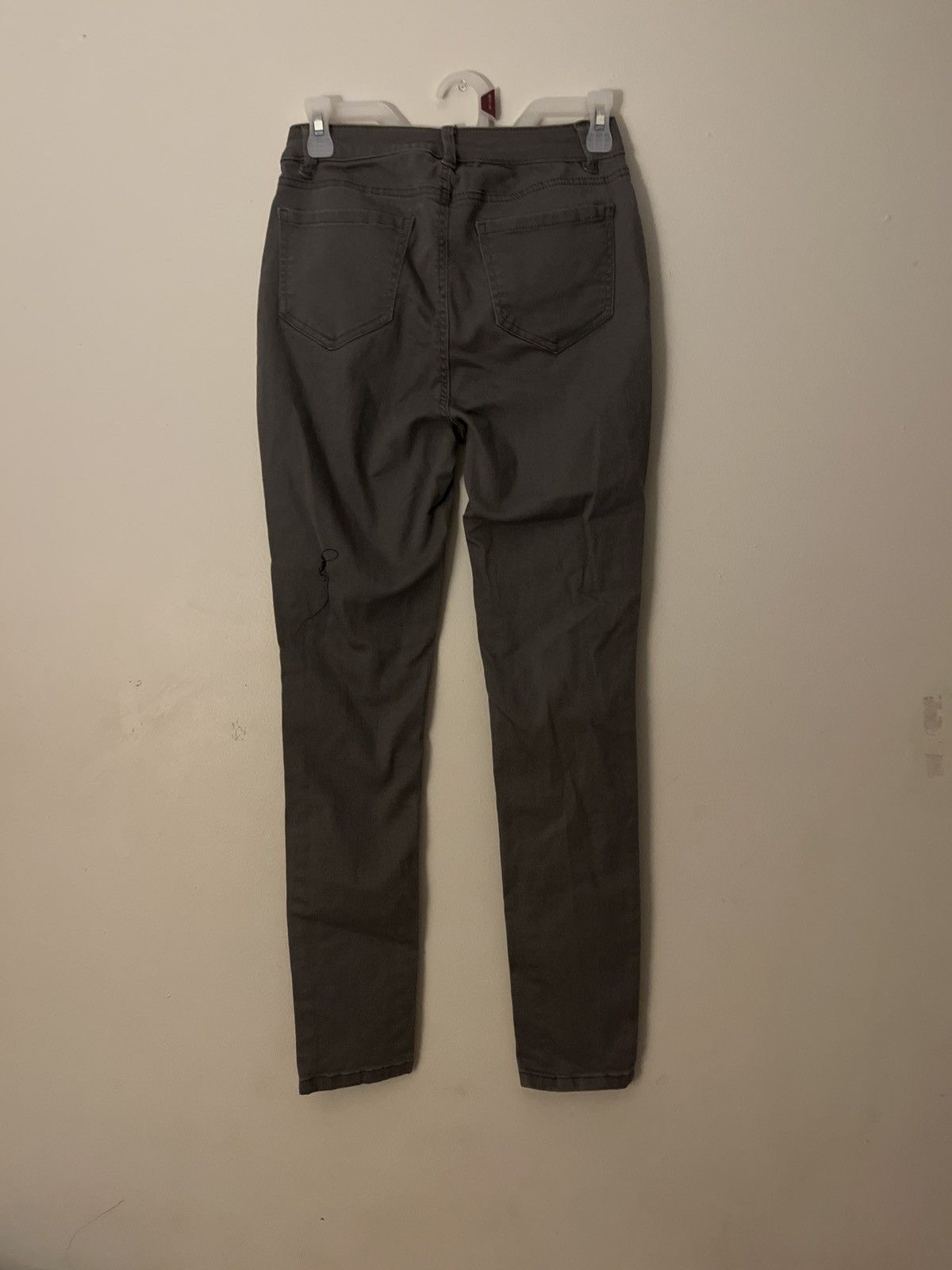 Fashion Nova Gray Ripped Skinny Jeans Size 30" / US 8 / IT 44 - 1 Thumbnail