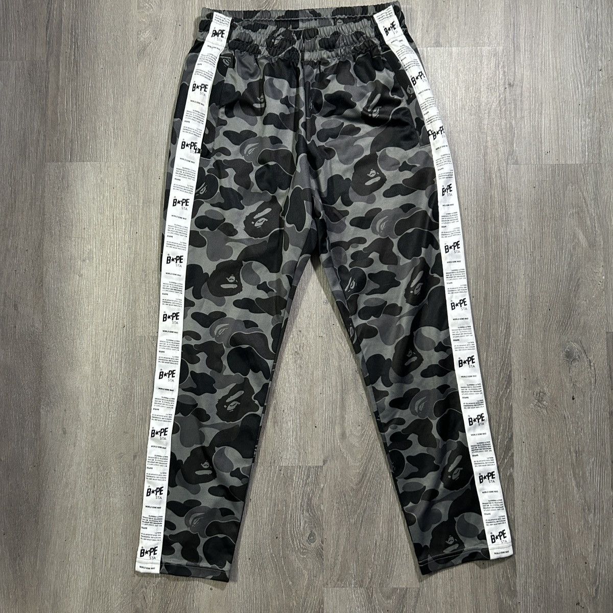 Bape BAPE Sweatpants Size US 30 / EU 46 - 1 Thumbnail