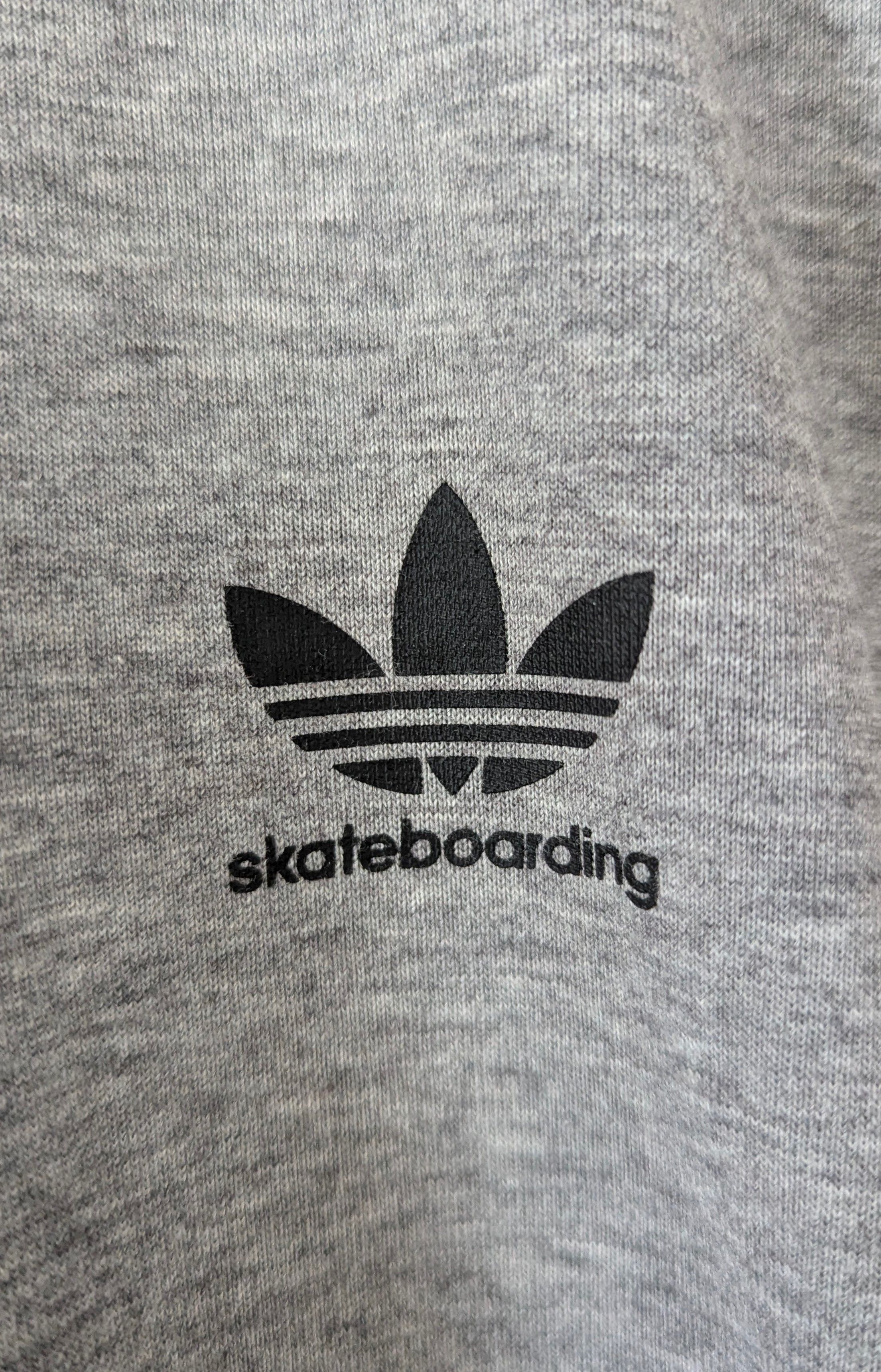 Adidas ADIDAS SKATEBOARDING GREY T-SHIRT - SURF SKATE - VINTAGE Size US M / EU 48-50 / 2 - 2 Thumbnail