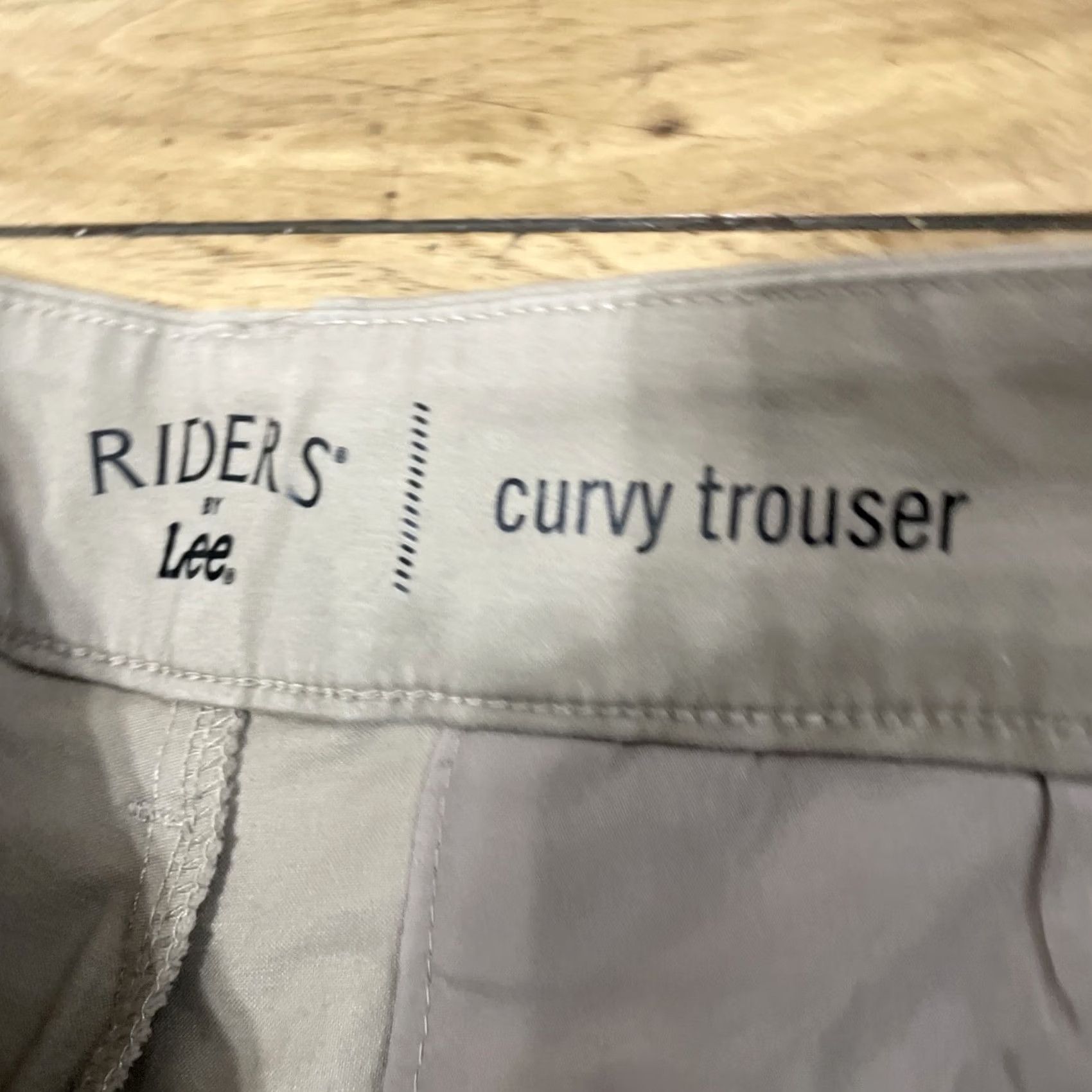 Vintage VINTAGE RIDERS Lee Curvy Flare Trouser Pants Women 12/L Bootcut Khaki Stretch 12 32x34 Size 34" / US 12 / IT 48 - 6 Thumbnail