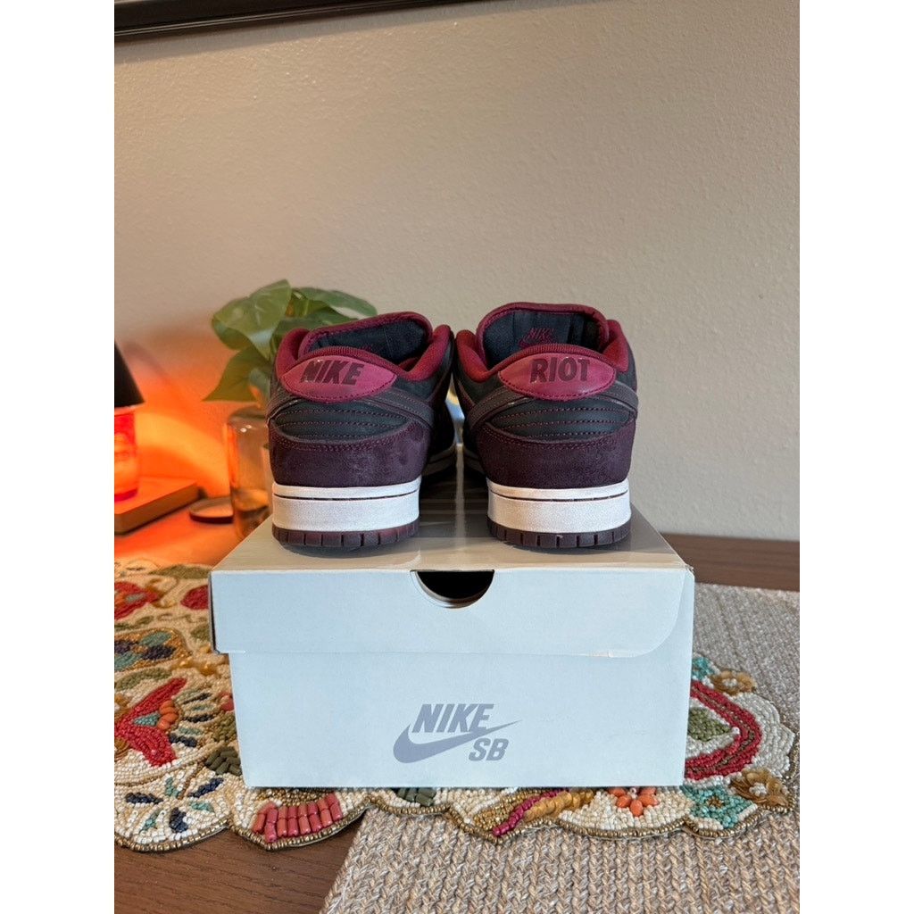 Nike Nike SB Dunk Low Riot Skateshop Mahogany Dark Beetroot Red Size US 10.5 / EU 43-44 - 4 Thumbnail