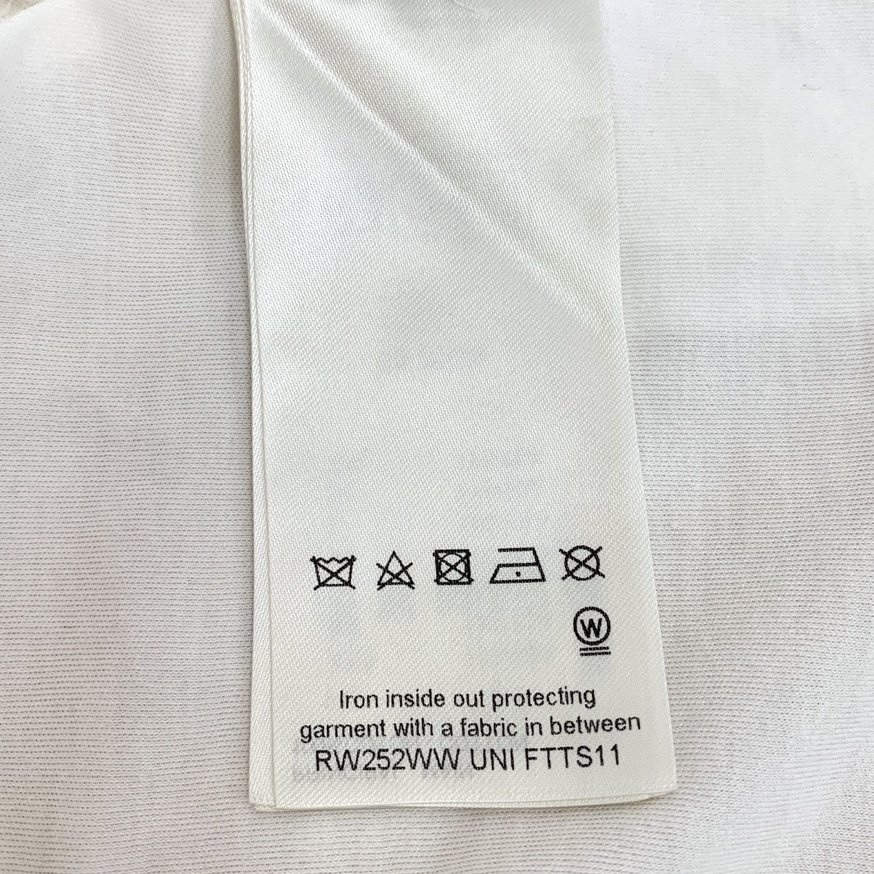 Louis Vuitton Louis Vuitton Emblem Print Short Sleeve T-Shirt K26WX Size XS / US 0-2 / IT 36-38 - 7 Thumbnail