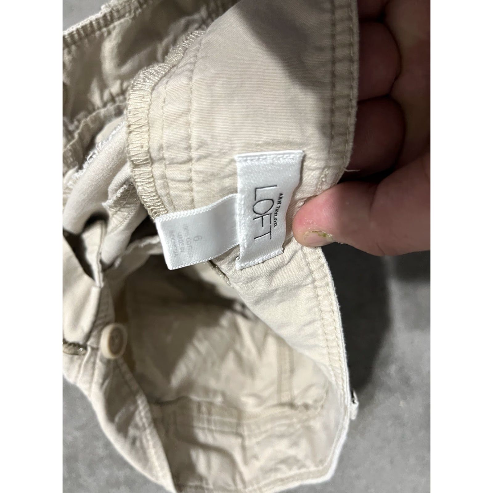 Loft VINTAGE LOFT Women's Shorts 6 Beige Chino Flat Front Casual Low Rise 4in Inseam Size 28" / US 6 / IT 42 - 2 Thumbnail