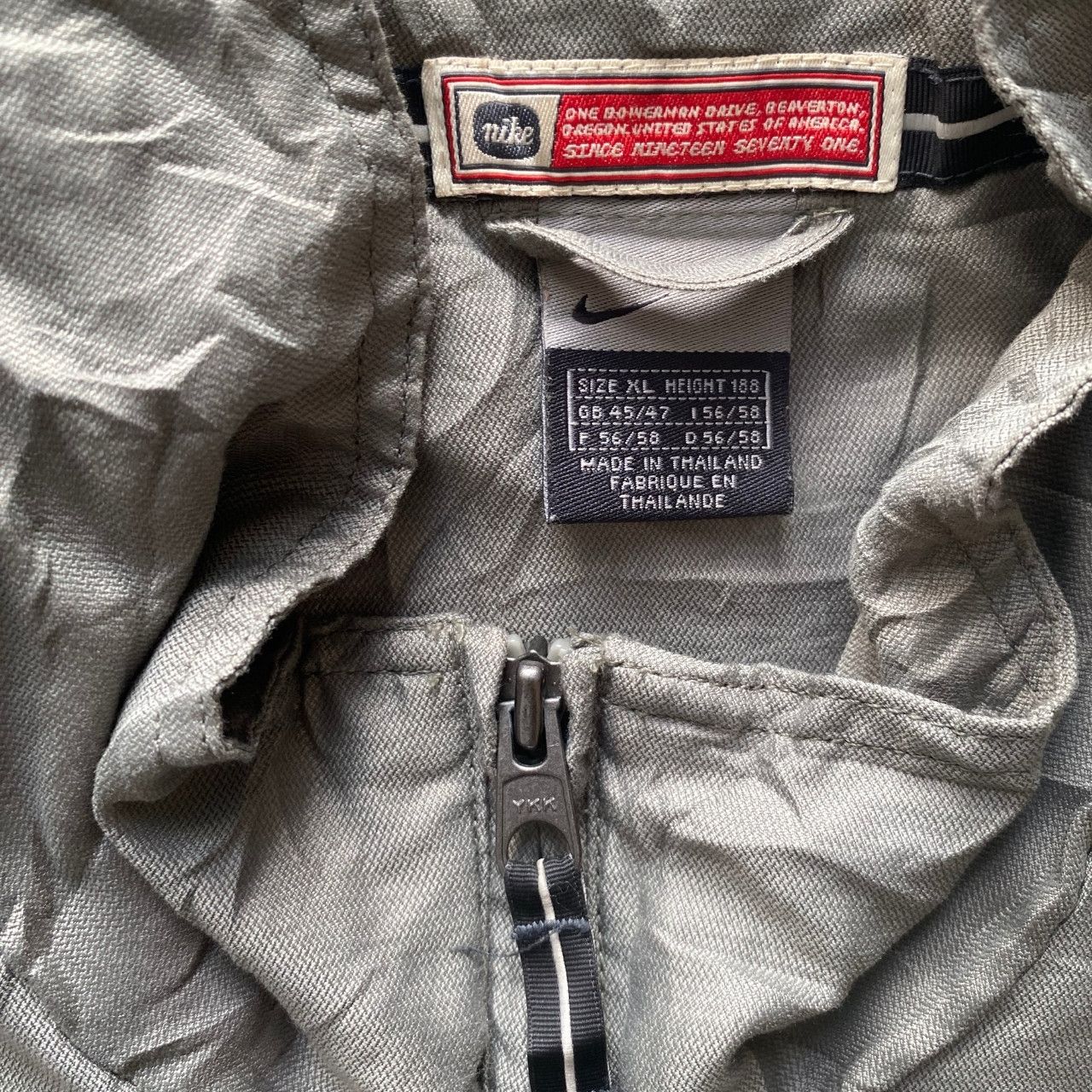 Nike Vintage Nike windbreaker with crinkled silver-gray fabric Size US XXL / EU 58 / 5 - 5 Thumbnail