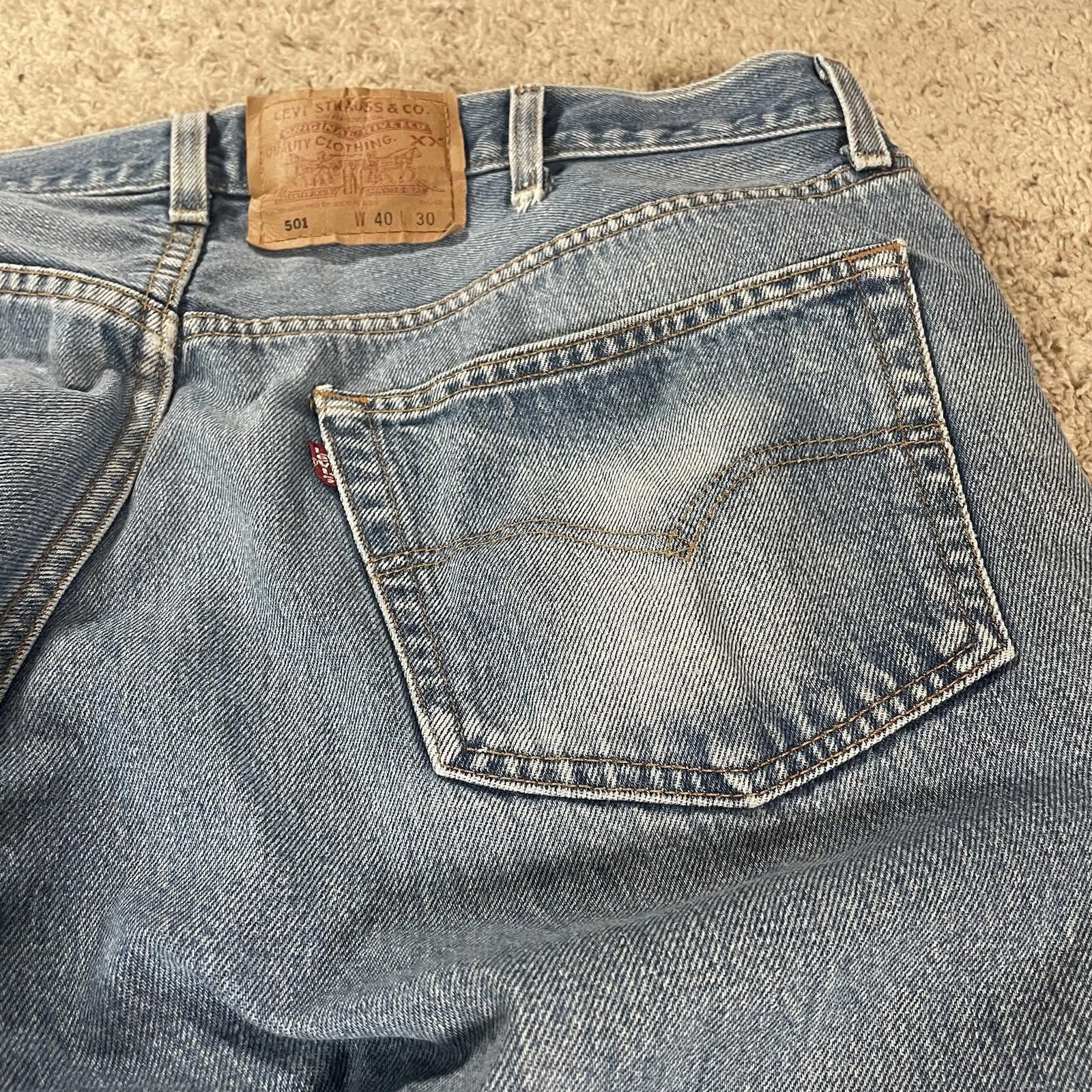Levi's Vintage Levi's 501 Mens 40x30 ButtonFly Jeans Y2K Light Wash Size US 40 / EU 56 - 4 Thumbnail