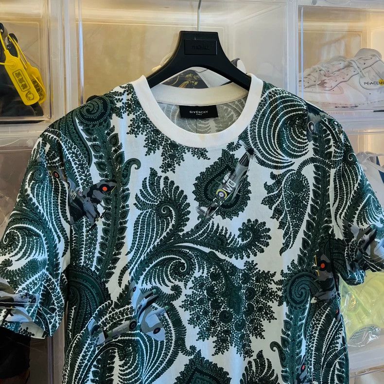 Givenchy Givenchy Limited Edition Men's Printed Short Sleeve T-Shir Size US M / EU 48-50 / 2 - 2 Thumbnail