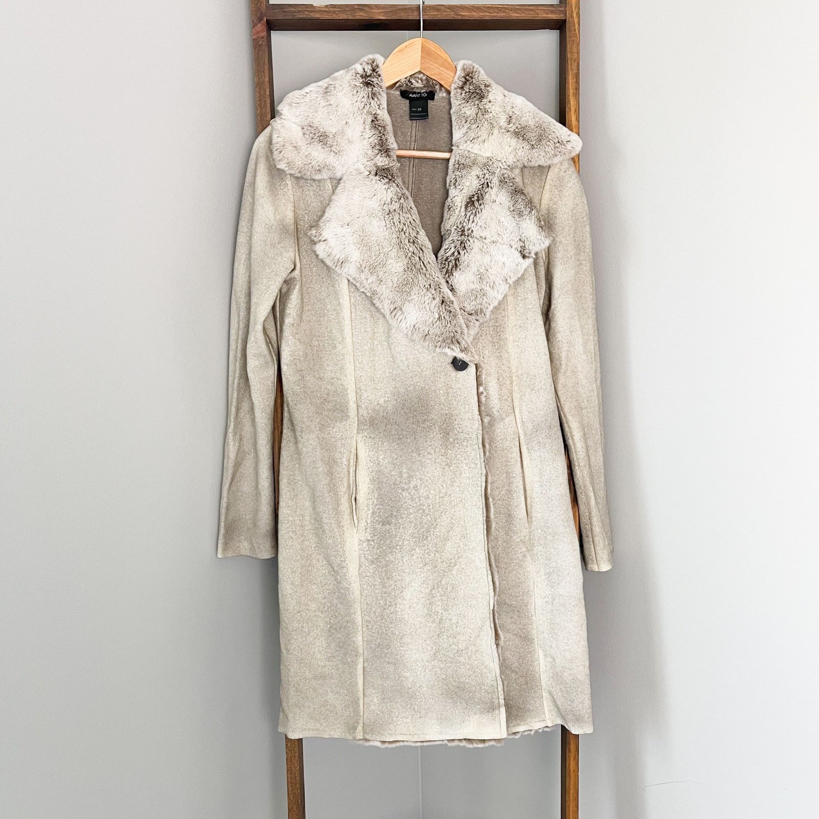 image of Avant Toi Fur Trim Wool Cashmere Coat in Cream, Women's (Size XS)