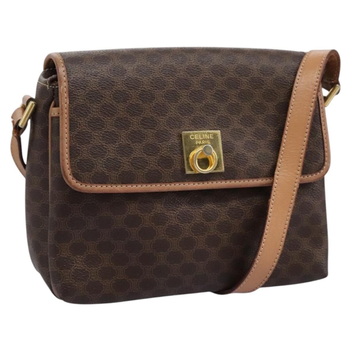 Céline Macadam shoulder