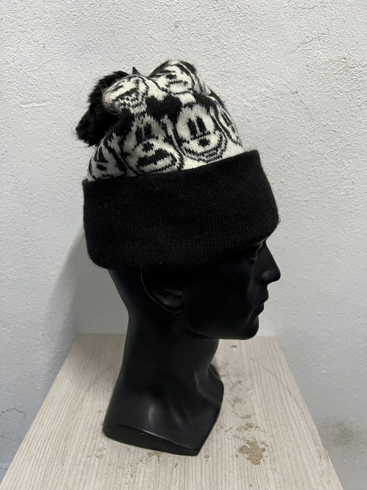 Mickey Mouse Vintage Mickey Mouse Disney Cartoon Cartoon Beanie Hat Size ONE SIZE - 4 Thumbnail