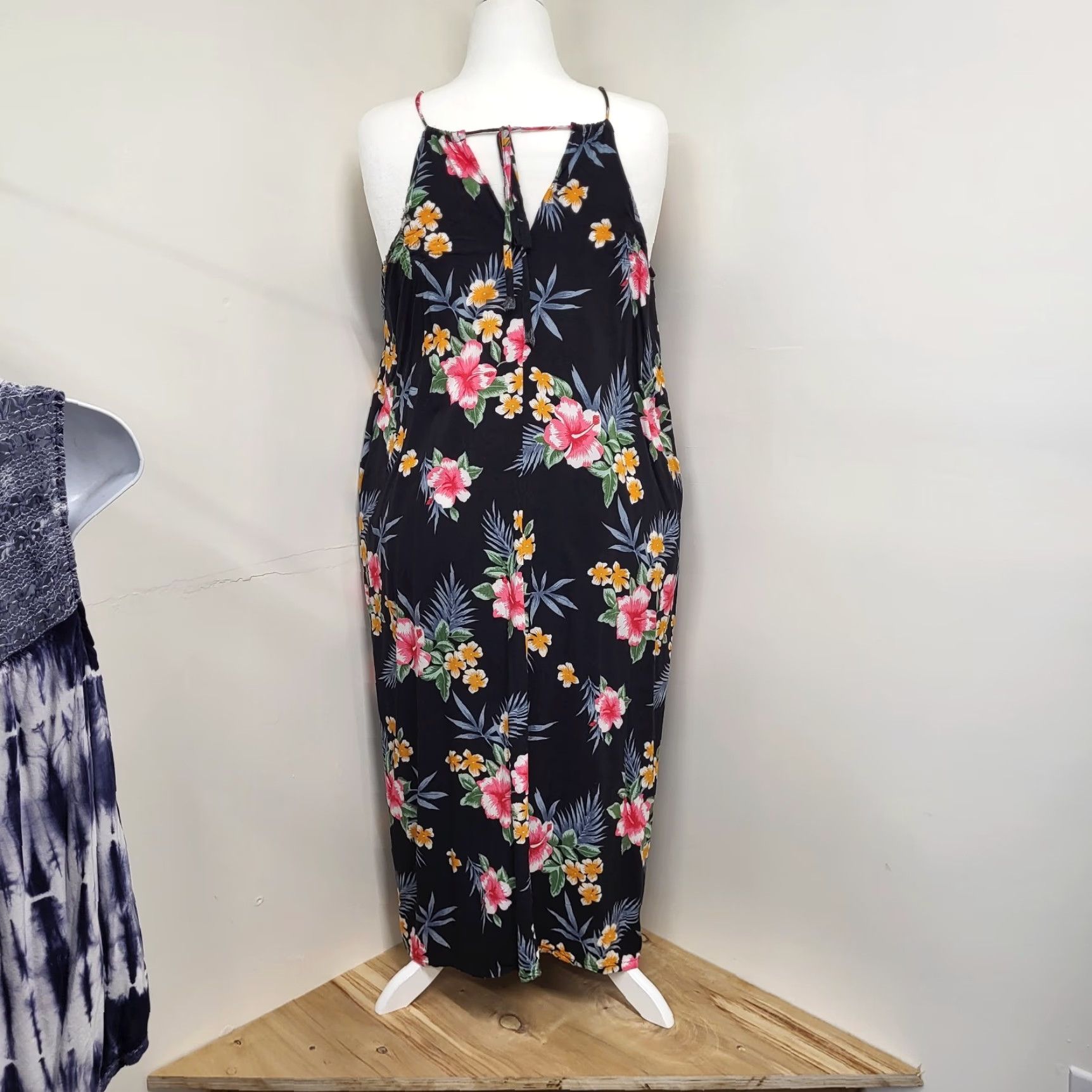 Vintage Hawaii Station Maxi Dress One Size Black Open Back Beach Cover-Up Tropical Print Sleeveless, Floral, Boho, Beach, Vacation Women Men’s? Size ONE SIZE - 3 Thumbnail