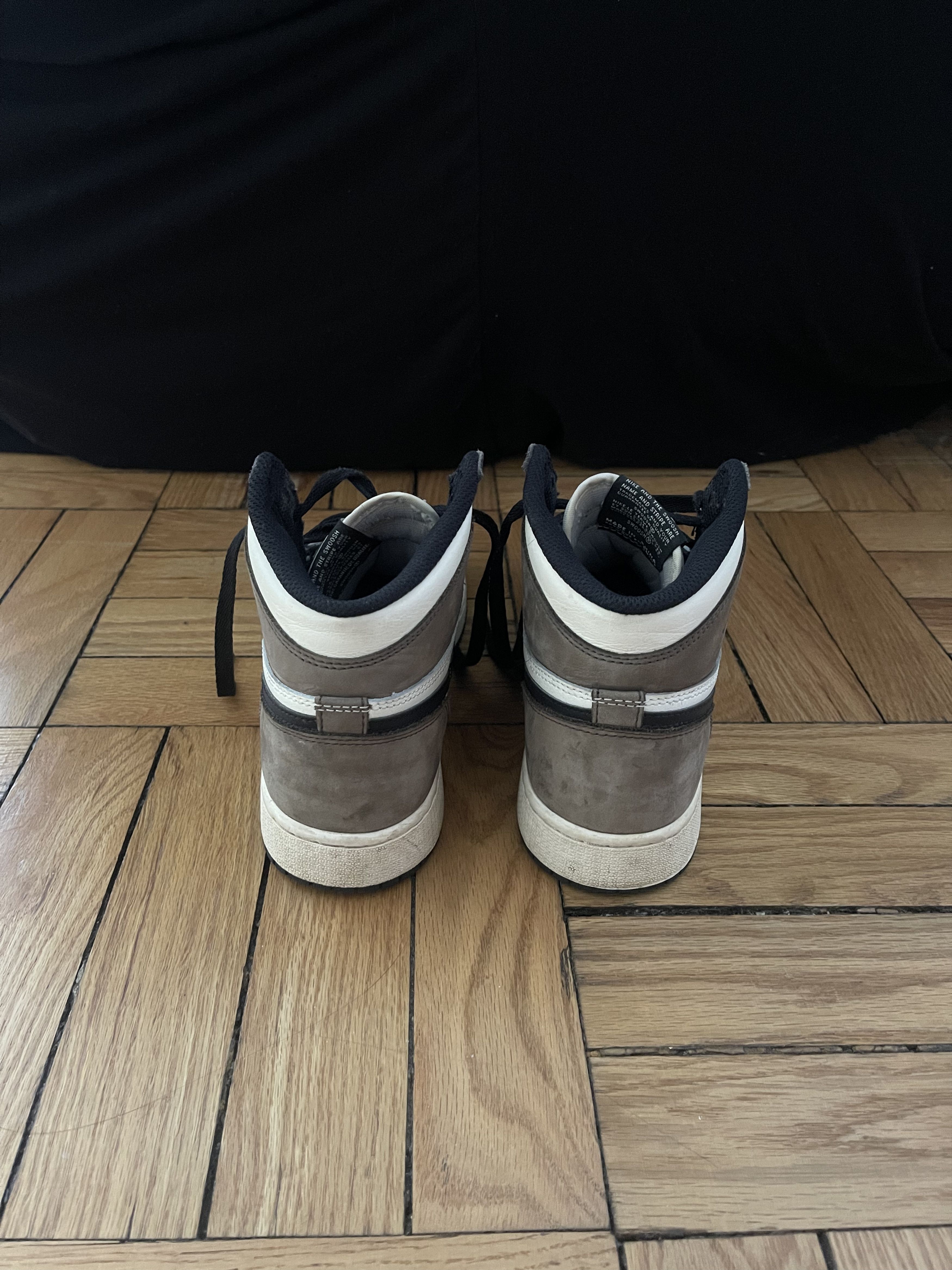 Nike Authentic High Top Mocha Jordan 1s, Mens 7/Womens 8.5 Size US 7 / EU 40 - 4 Thumbnail