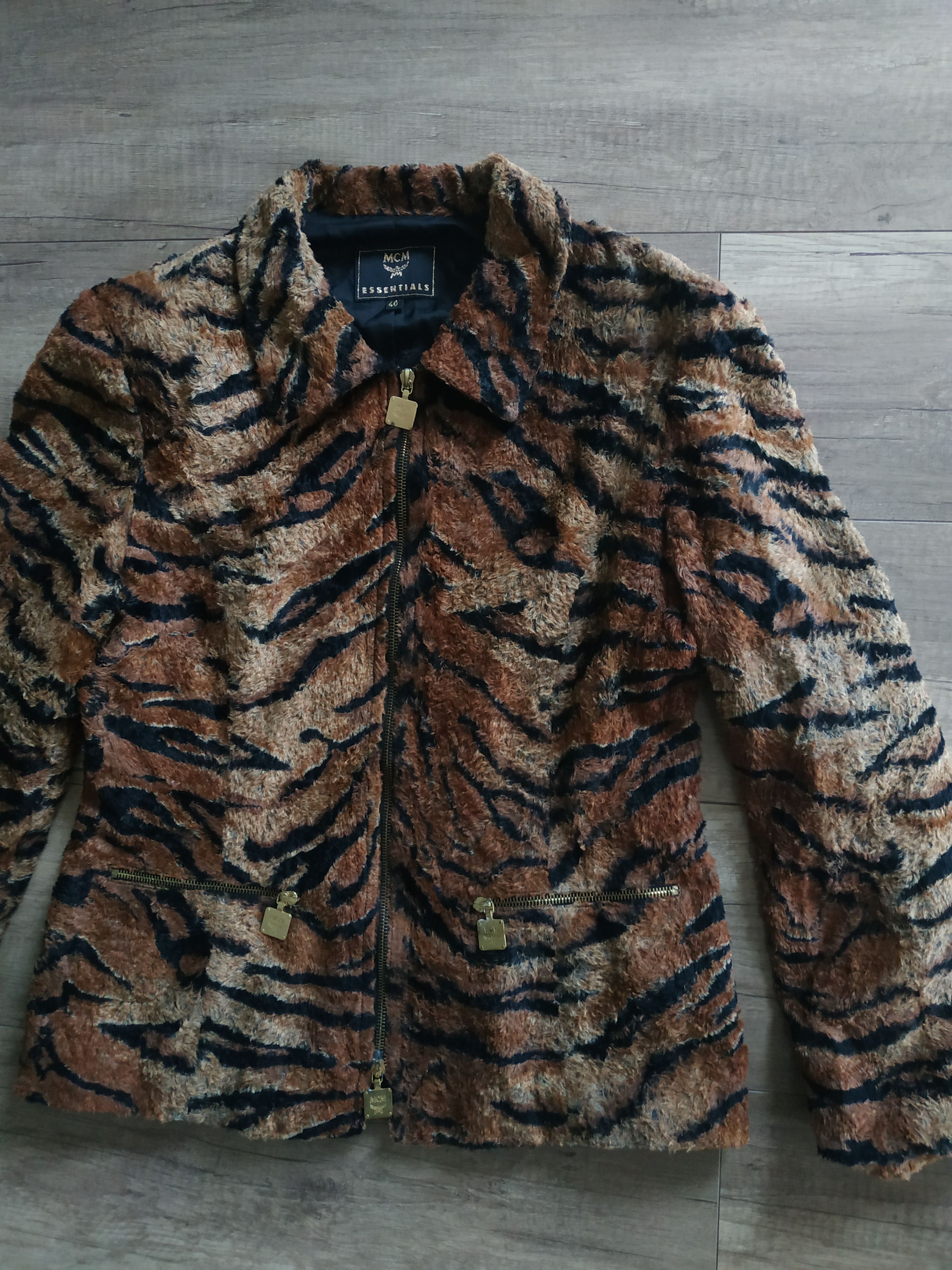 MCM × Vintage MCM Women's Tiger Print Vintage 90's Jacket, s. 40 (MEDIUM) Size M / US 6-8 / IT 42-44 - 2 Thumbnail