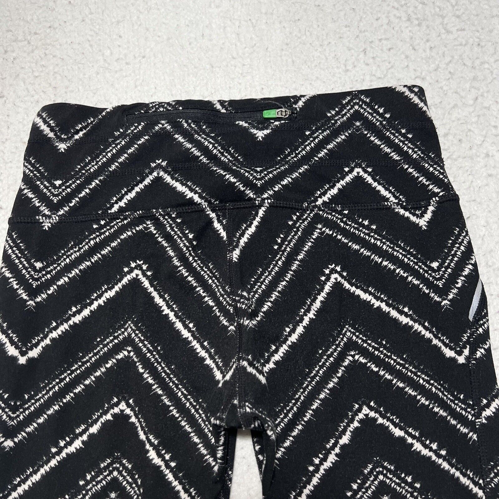 Athleta Athleta XS Capri Athletic Leggings Black White Stripe Pants Size 26" / US 2 / IT 38 - 7 Thumbnail