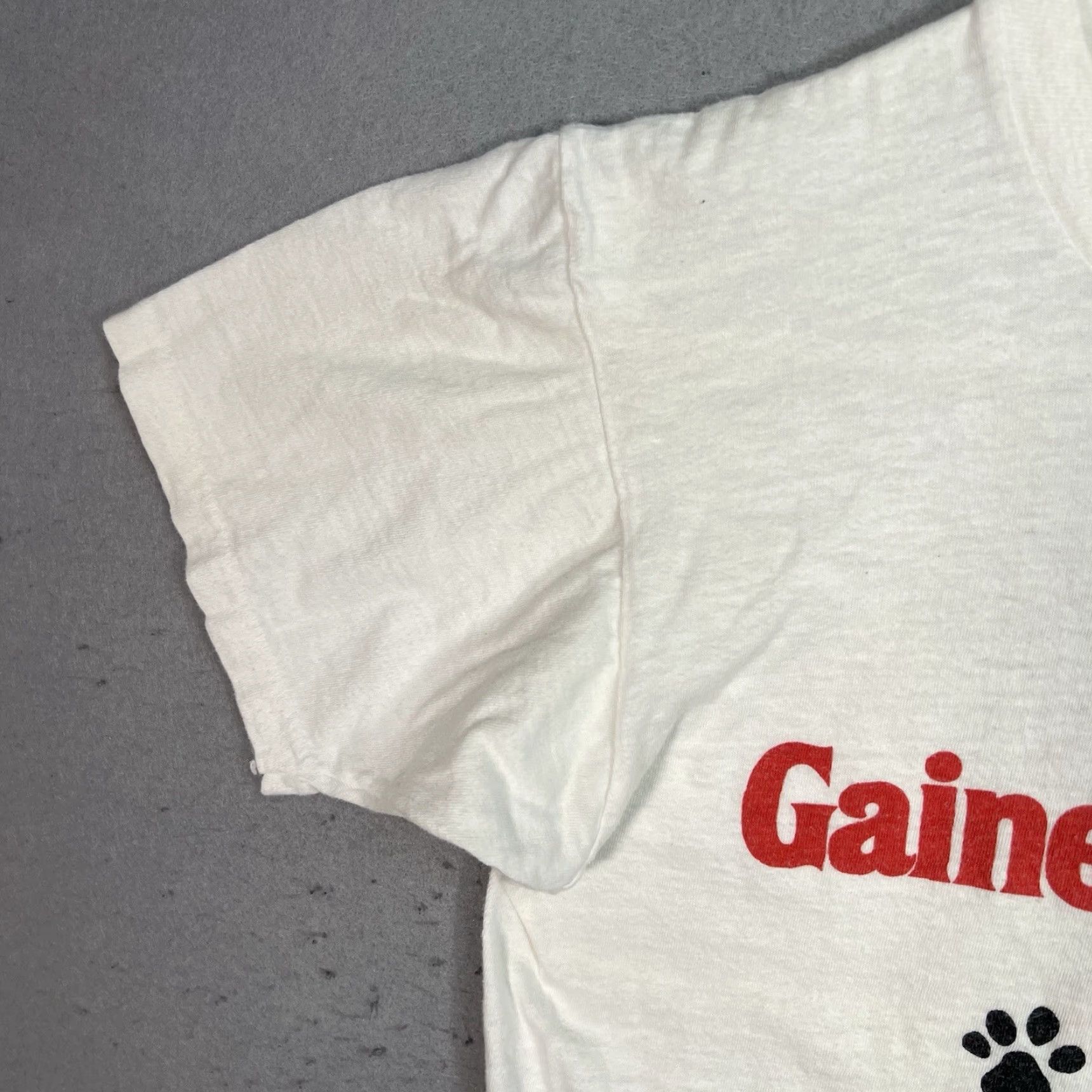 Fruit Of The Loom VINTAGE 80s Gaines Paws For Gaines Burgers Graphic Tee Adult Small White Mens Size US S / EU 44-46 / 1 - 6 Thumbnail