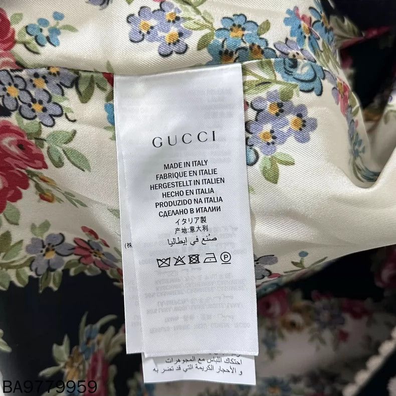 Gucci Gucci Size OS Show black and white knitted cardigan sweate Size US S / EU 44-46 / 1 - 6 Thumbnail