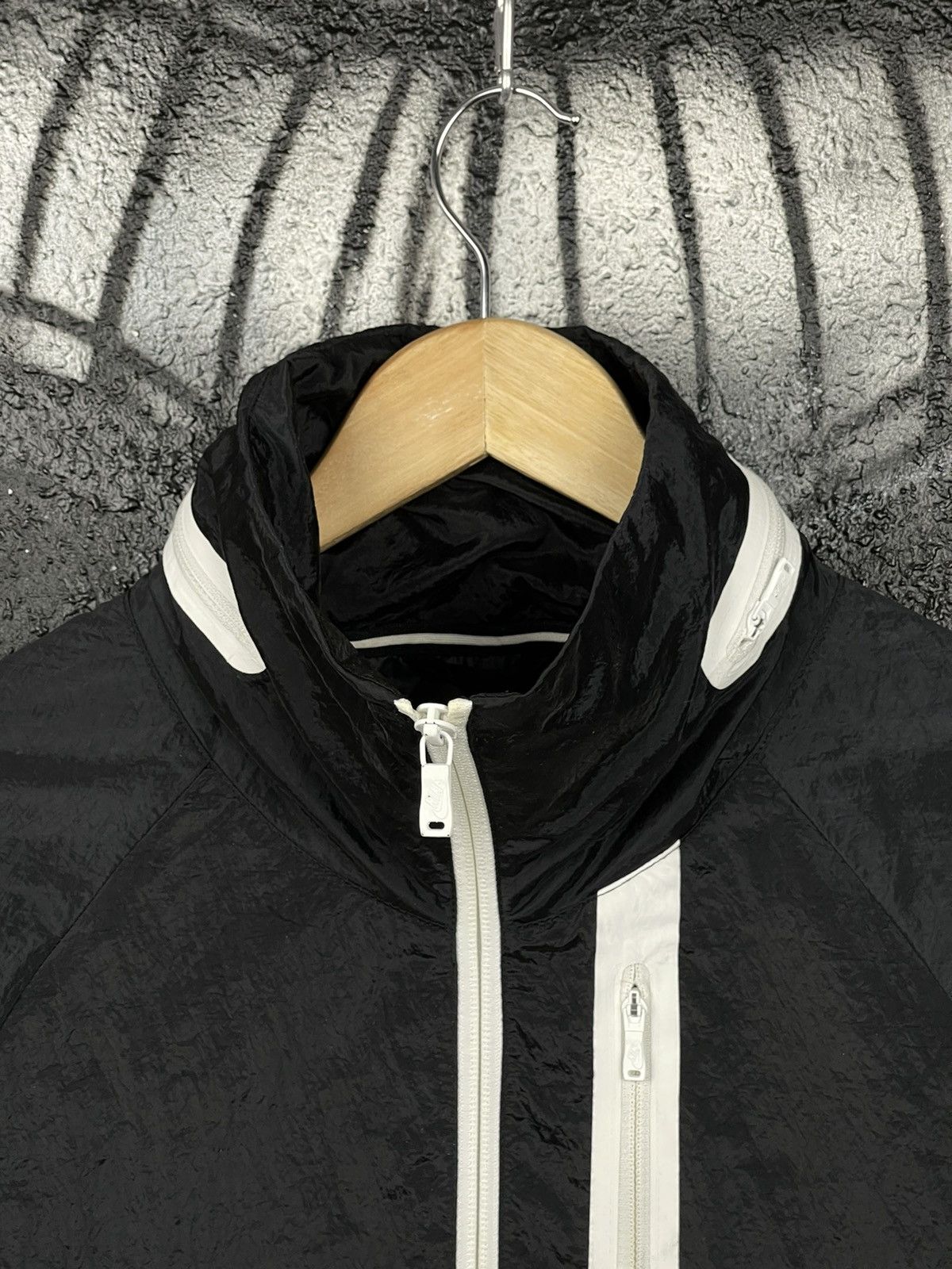 Nike Nike Tech Aeroshield Moto Jacket Women’s Size M Size M / US 6-8 / IT 42-44 - 9 Thumbnail