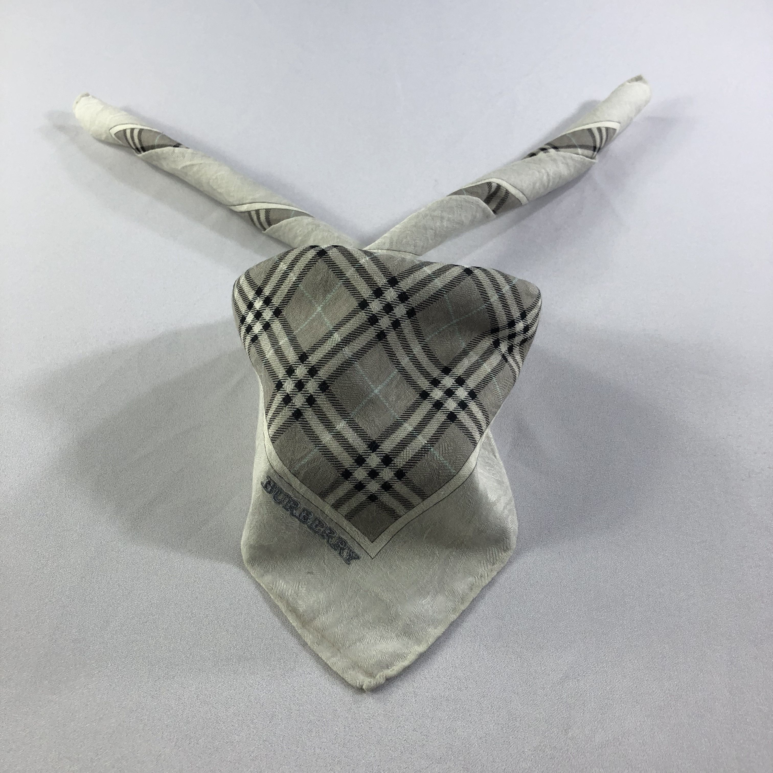 Burberry Burberry Hand Rolled Handkerchief Neckerchief Bandana H1722 Size ONE SIZE - 1 Thumbnail