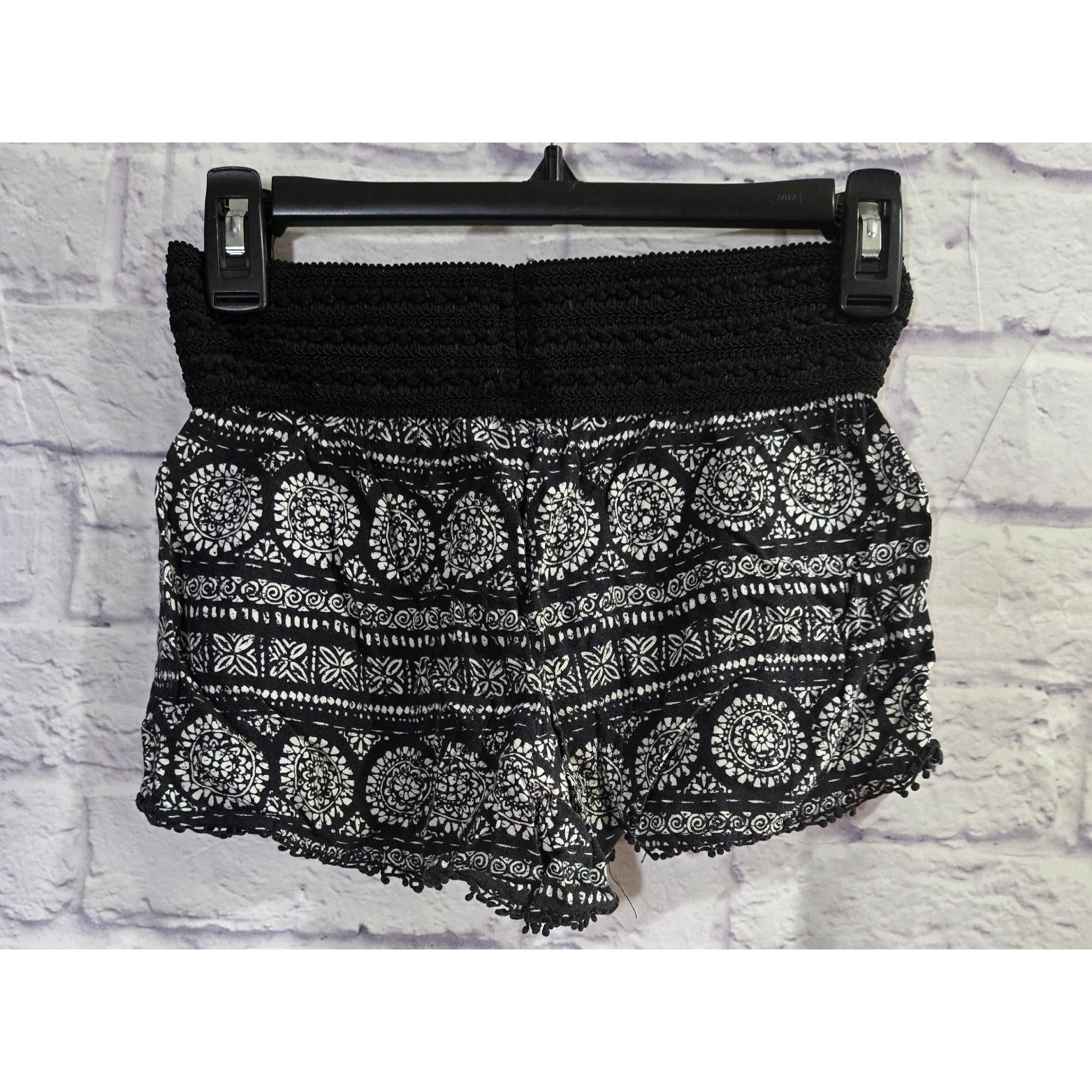 Other No Boundaries Black White Tribal Print Pull On Shorts 3 Size 24" / US 00 / IT 34 - 1 Thumbnail