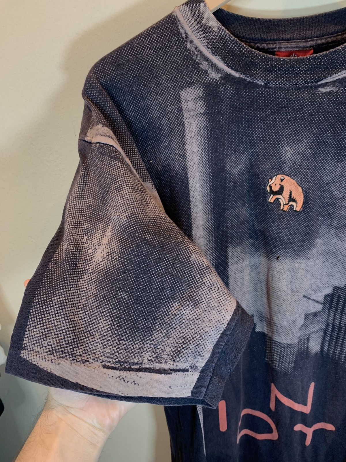 Brockum × Pink Floyd × Vintage RARE Vintage 1992 Pink Floyd Animals AOP Single Stitch Shirt Size US XL / EU 56 / 4 - 4 Thumbnail